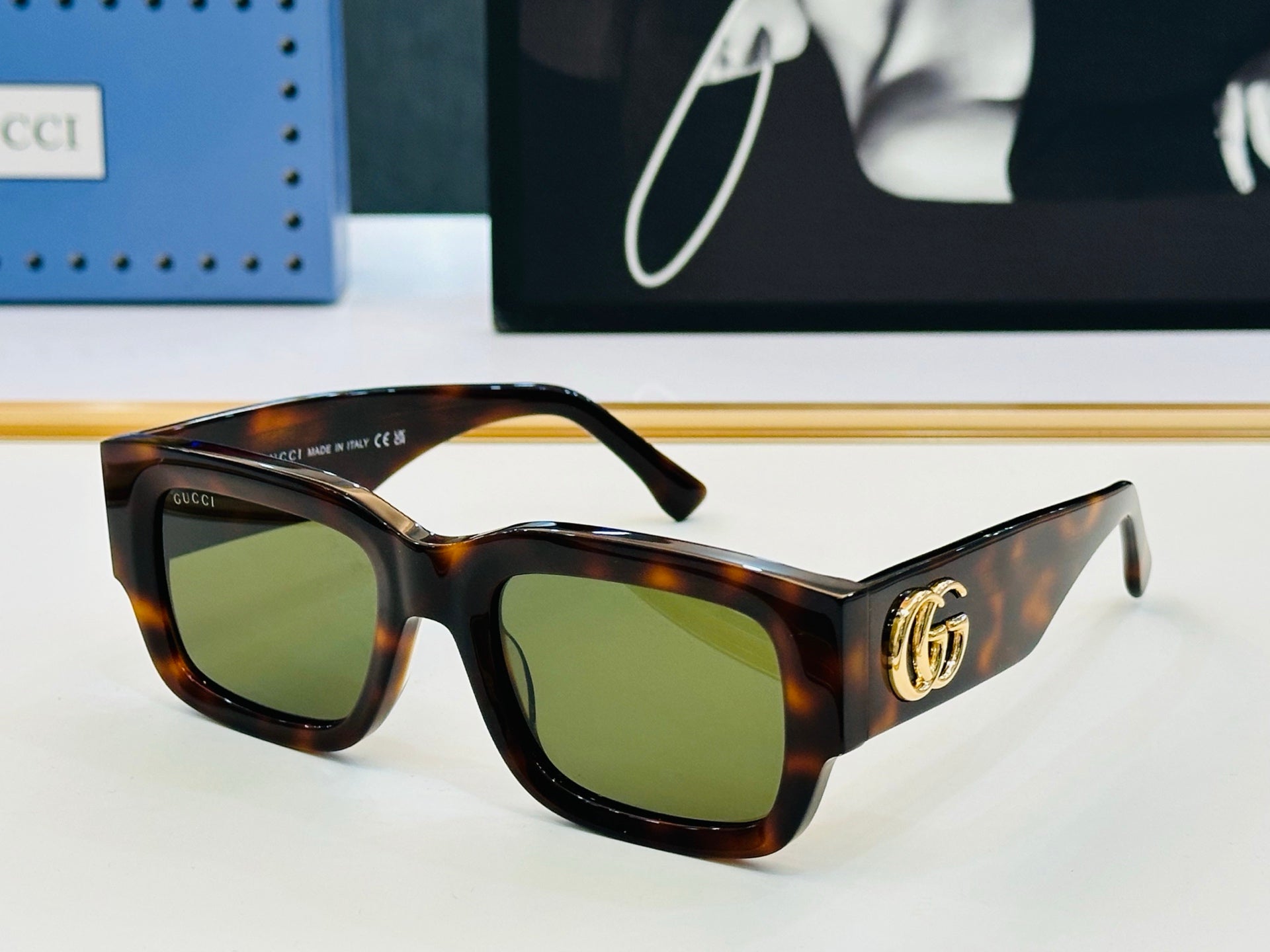 Gucci Sunglasses 677550