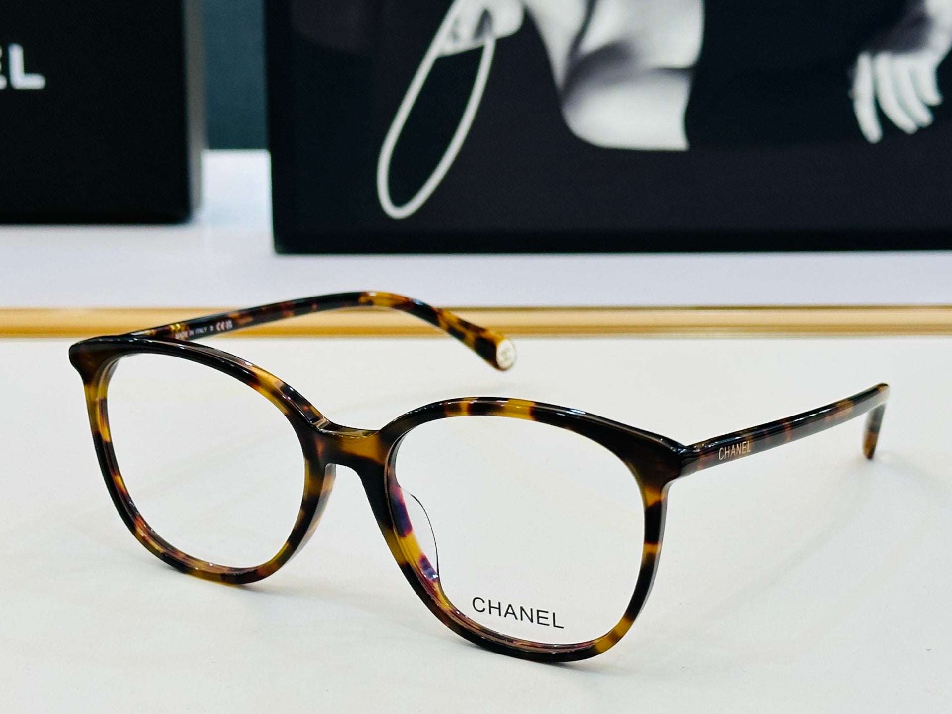 Chanel Sunglasses 700374