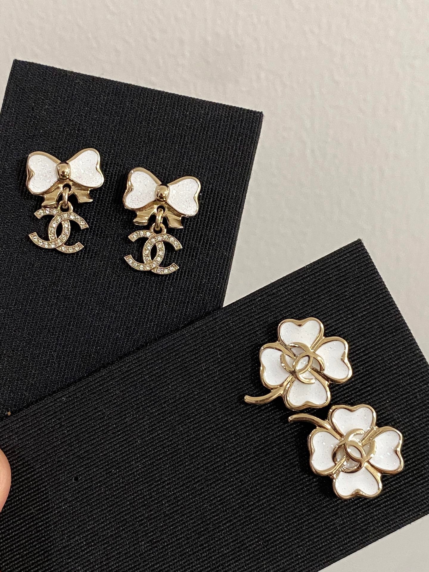 CC Fine Sparkling Bow Gold Mop Earrings