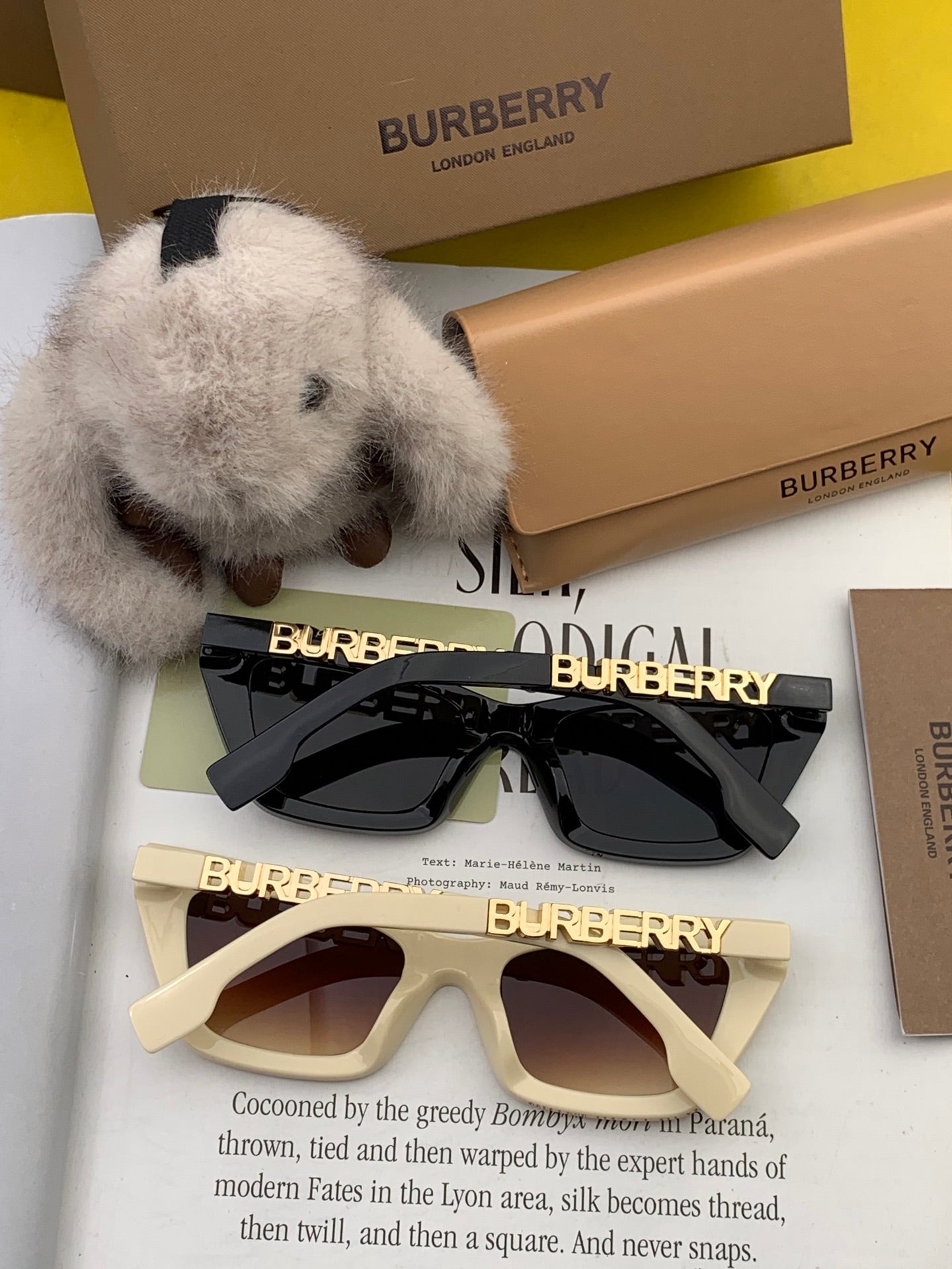 Burberry Sunglasses 559695