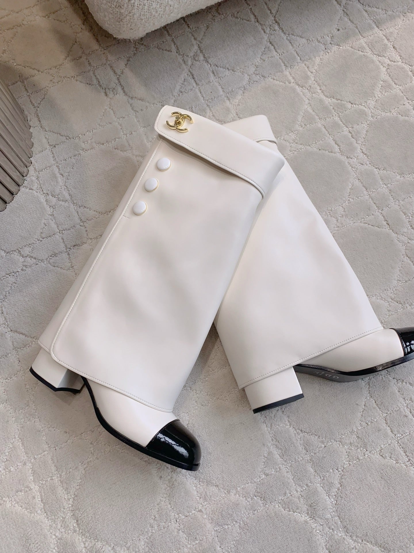 CC 25 Buttoned Boot White Calfskin 516647