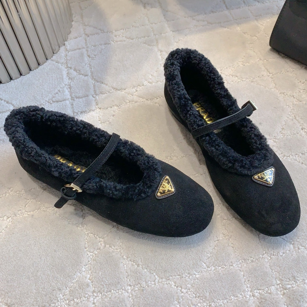 Pra 2025 Fur-lined Flat Black Suede Wool 557120