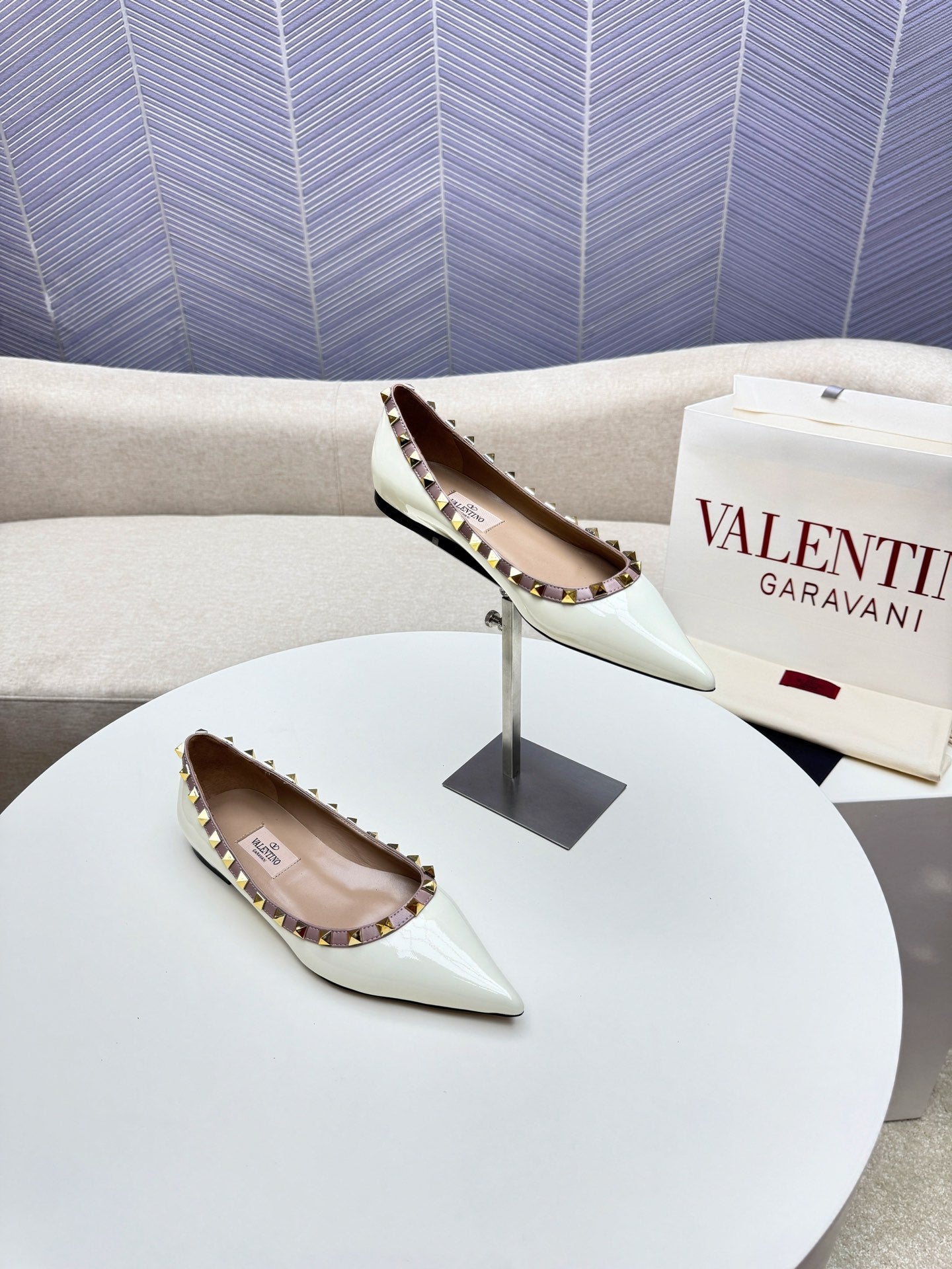 ROCKSTUD FLAT PUMP IN WHITE CALFSKIN