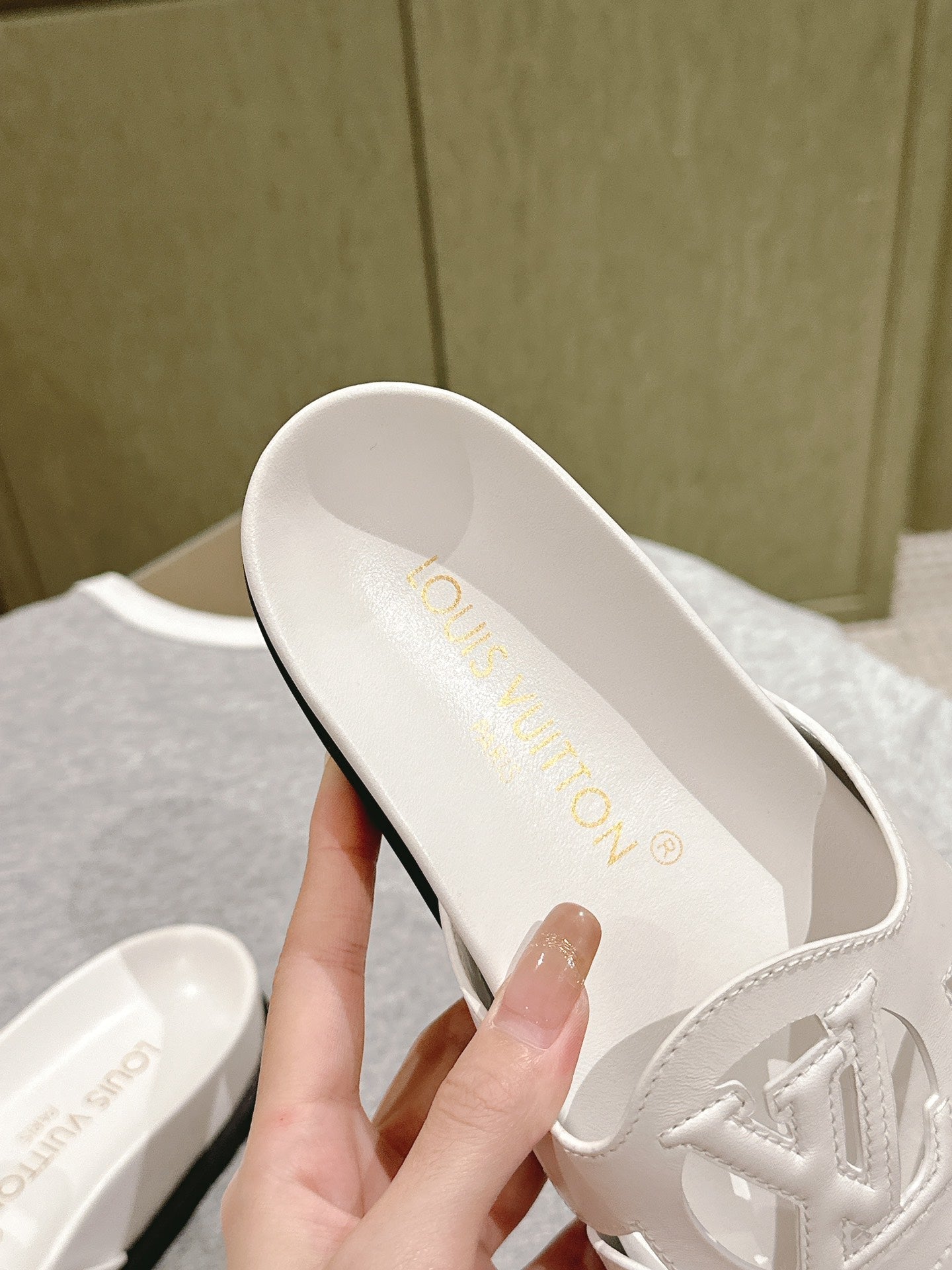 lv sandal isola flat mule white calfskin