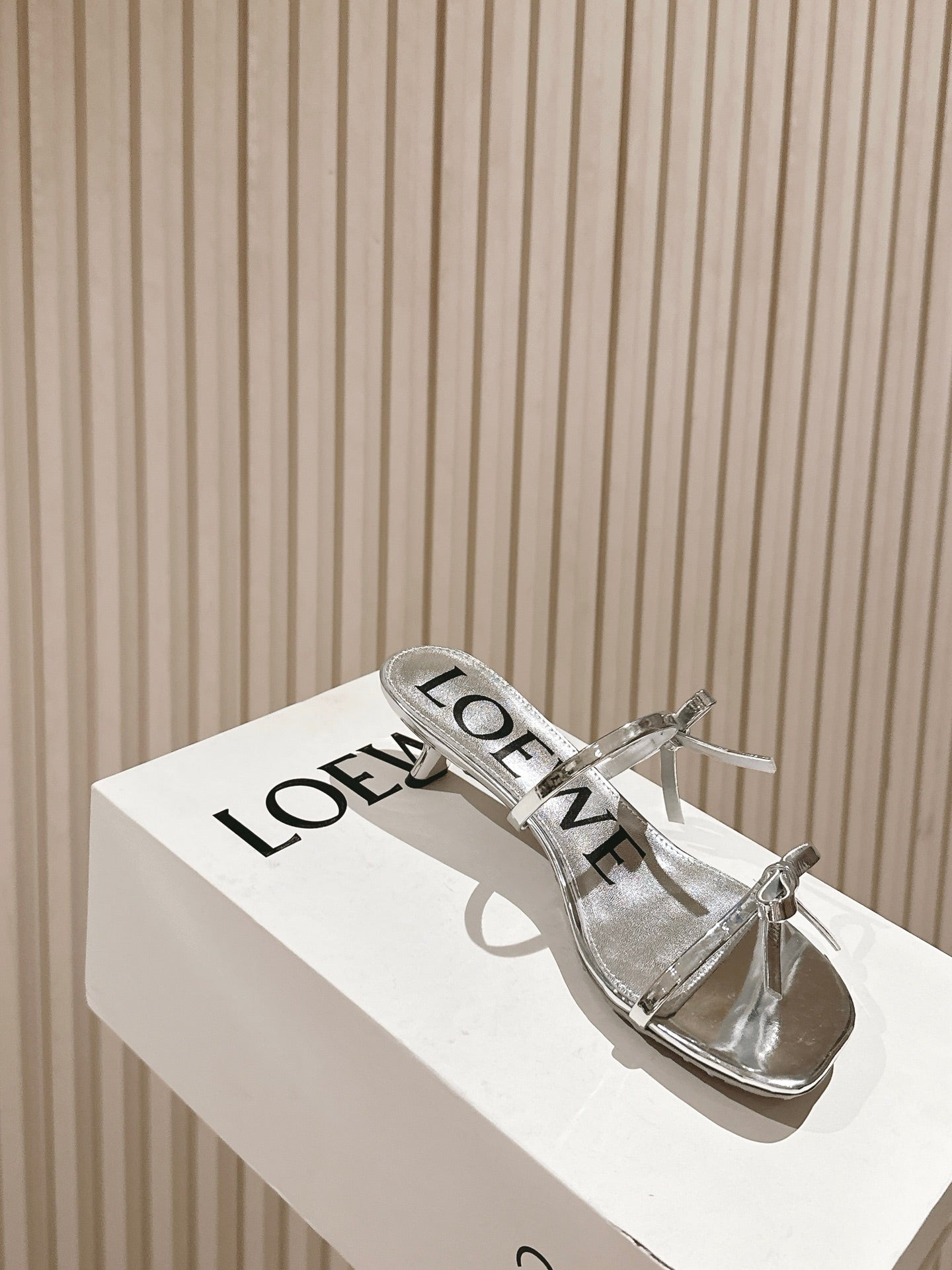 Loewe 25 Petal Bow Sandals Silver Cowhide PVC