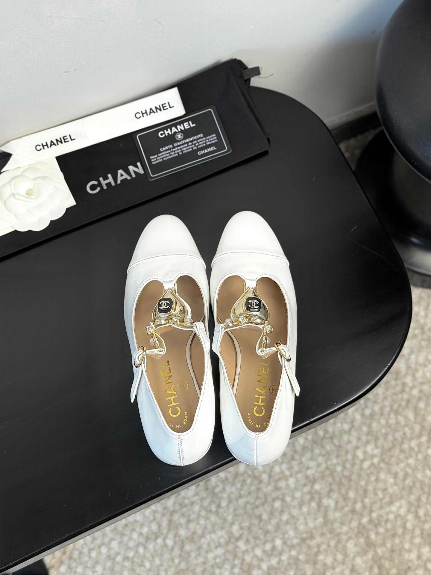 CC 25 Marry Jane White Glossy Lambskin 329764