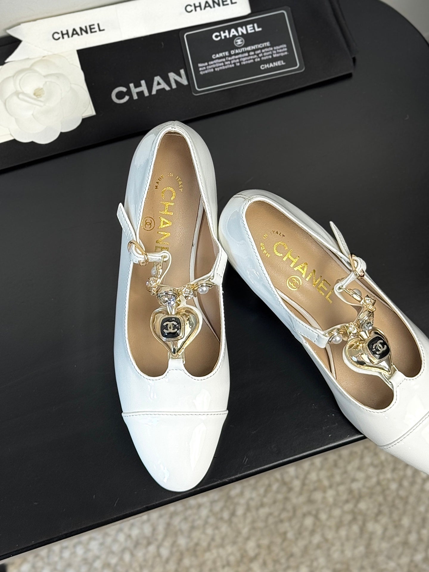 CC 25 Marry Jane White Glossy Lambskin 329764