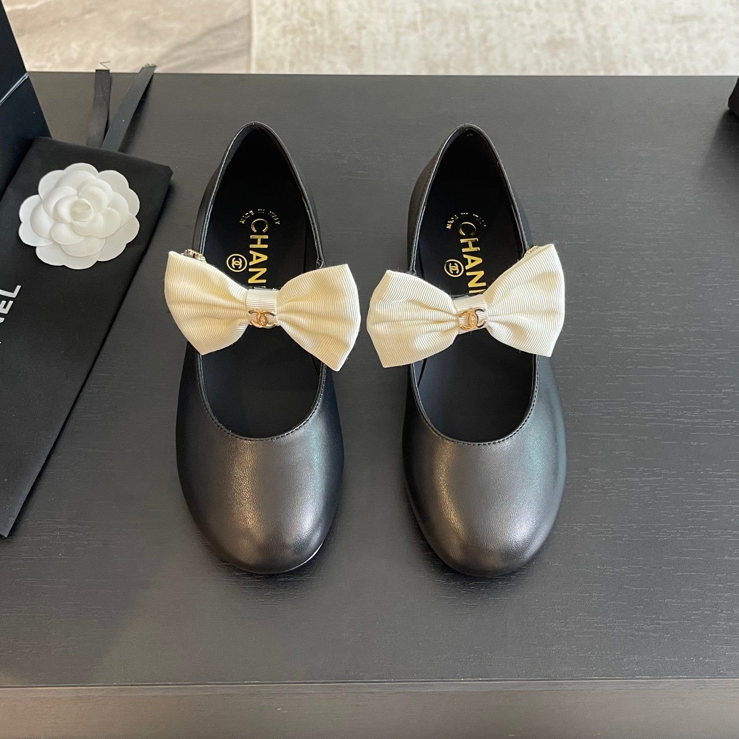 BALLET FLAT BLACK LAMBSKIN WITH WHITE BOW