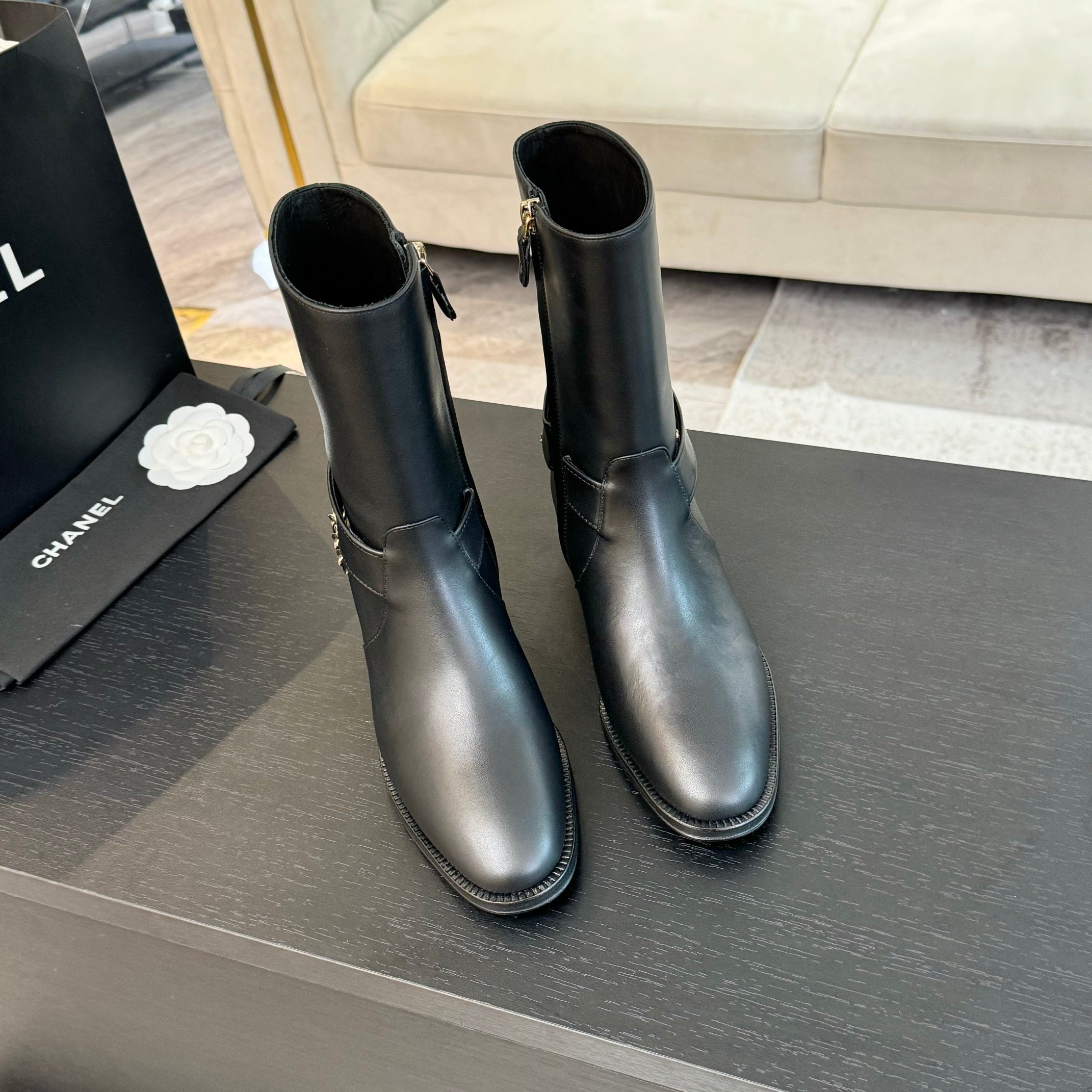 CC Short Boots 30mm Plain Black Chain Cowhide