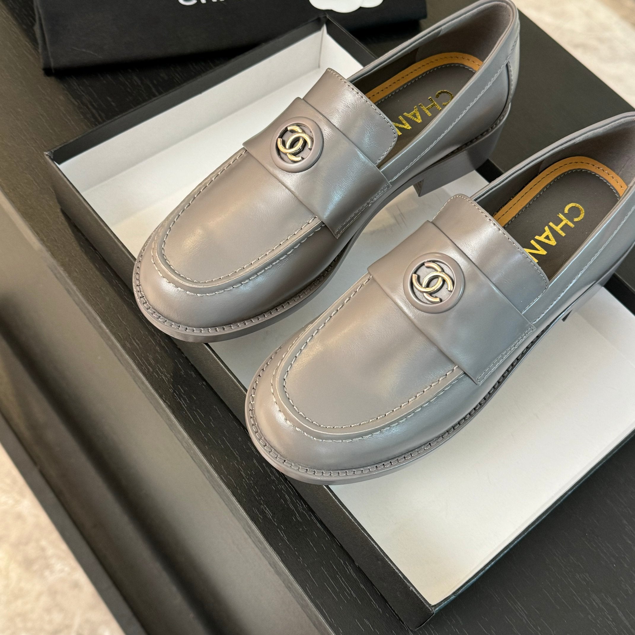 CC Moccasins Glossy Silver Gray Cowhide