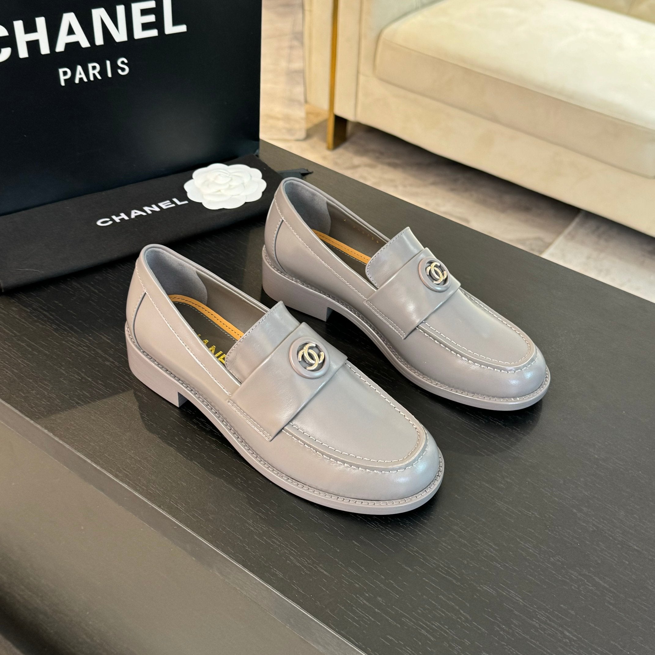 CC Moccasins Glossy Silver Gray Cowhide