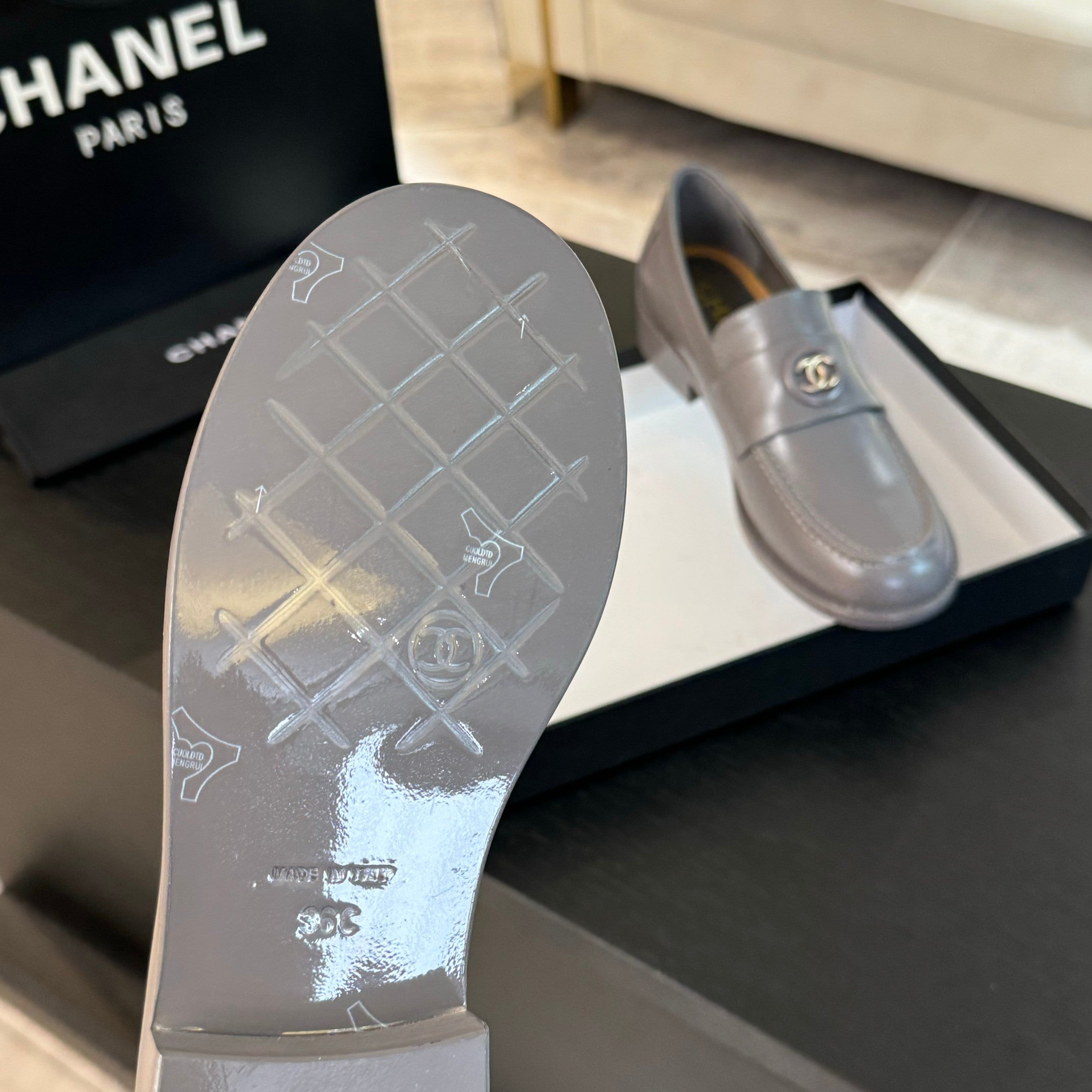 CC Moccasins Glossy Silver Gray Cowhide