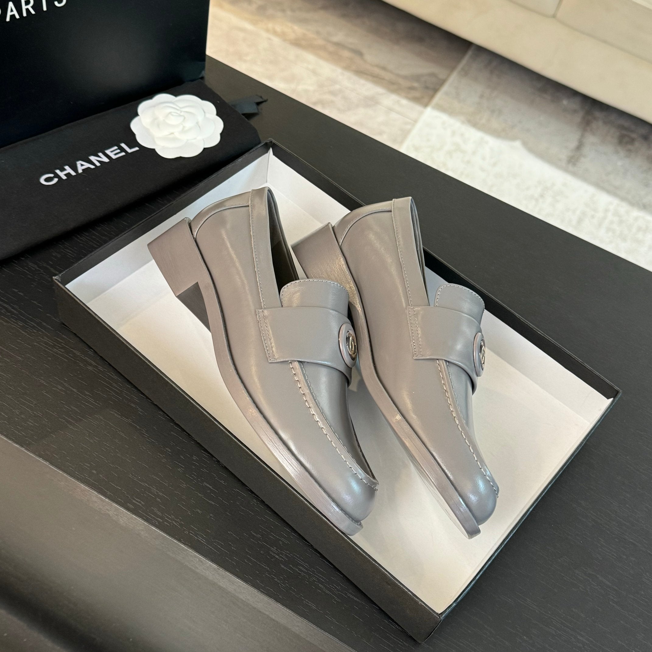 CC Moccasins Glossy Silver Gray Cowhide