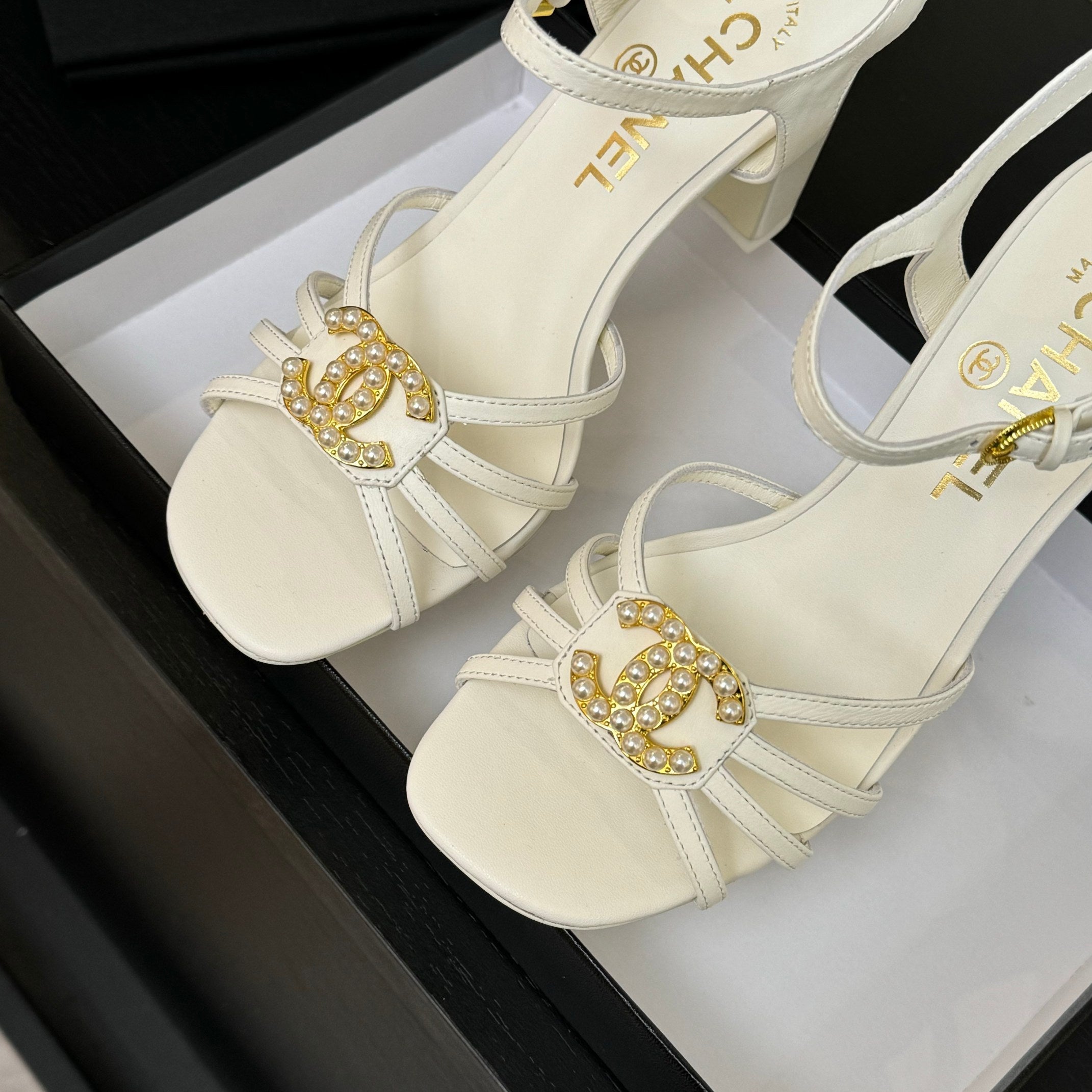 CC 85mm Sandal White Sheepskin 212930