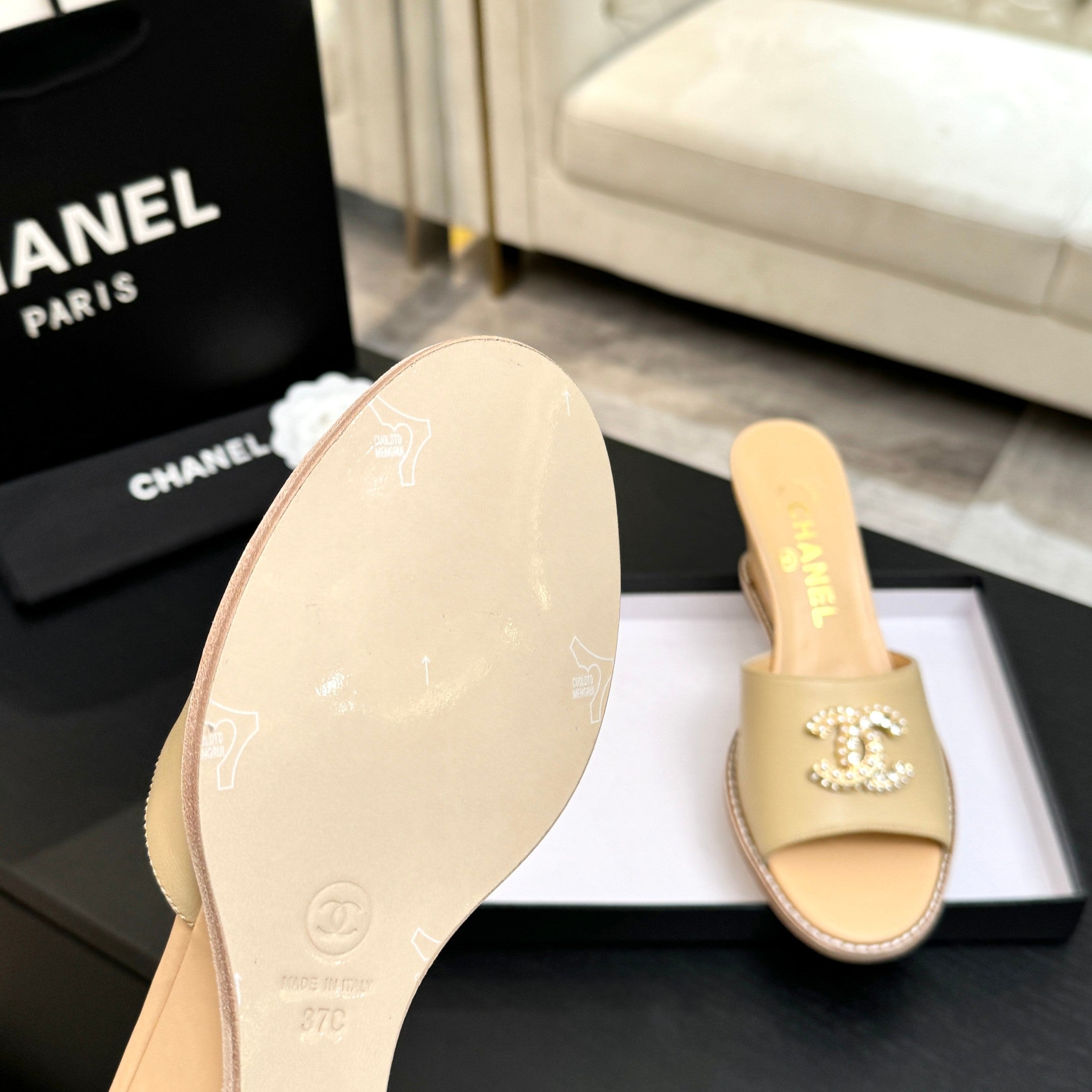 CC 2026 Wedge Sandals 65 Beige Lambskin 667774