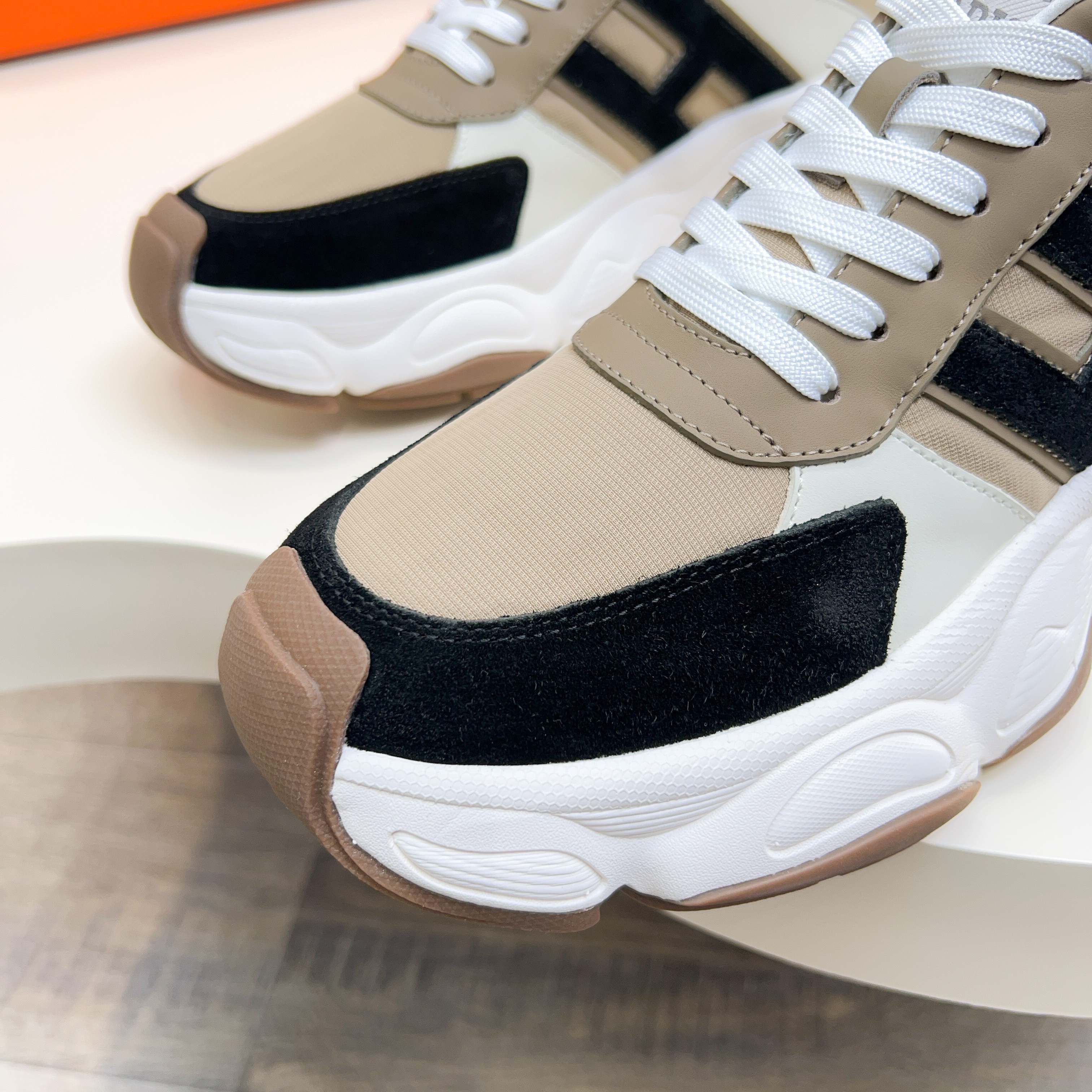 HM Men's Sneaker Beige Calfskin Suede 601279