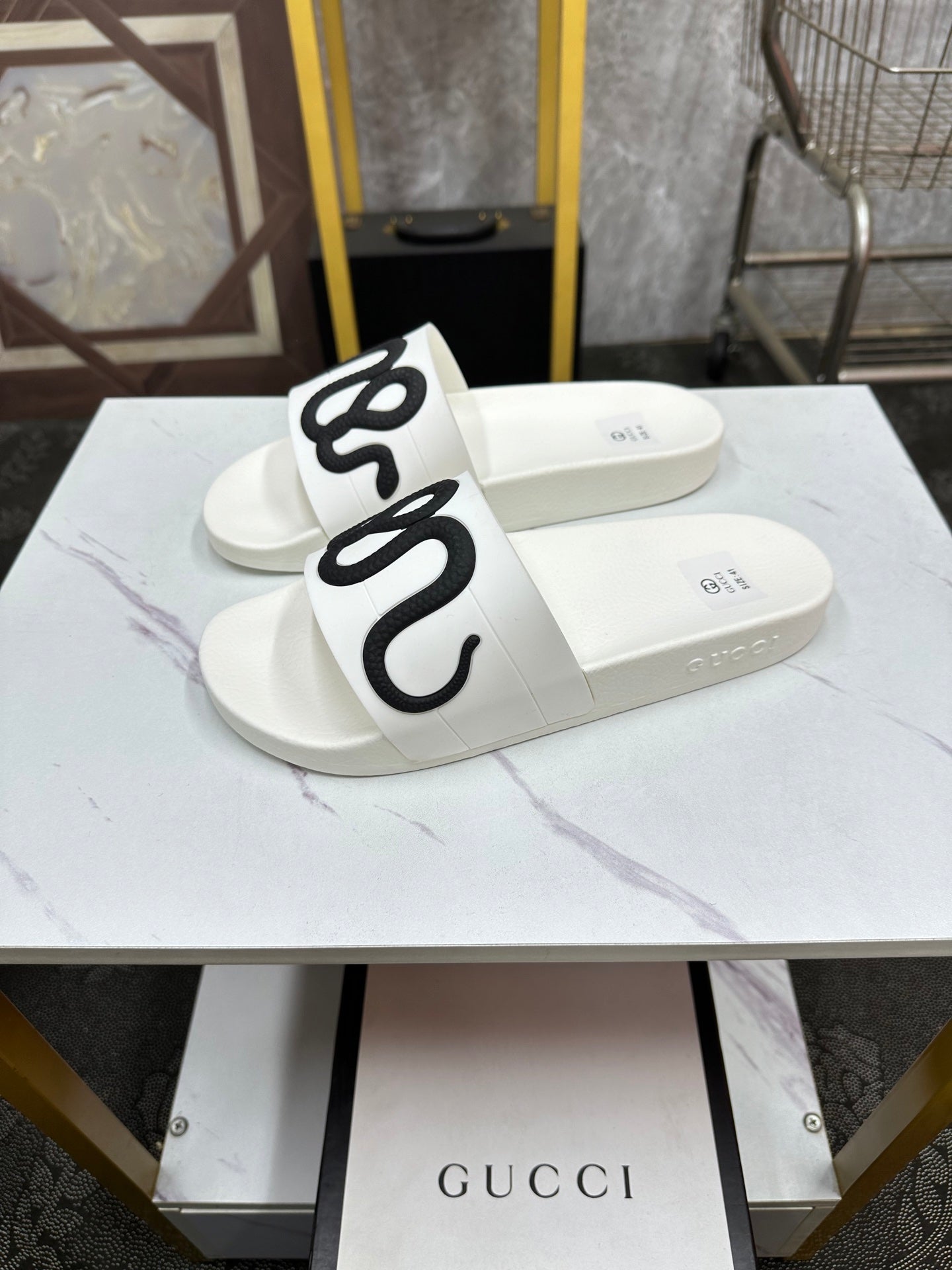 GG Men's Snake Embossed Slide White Black Rubber 540109