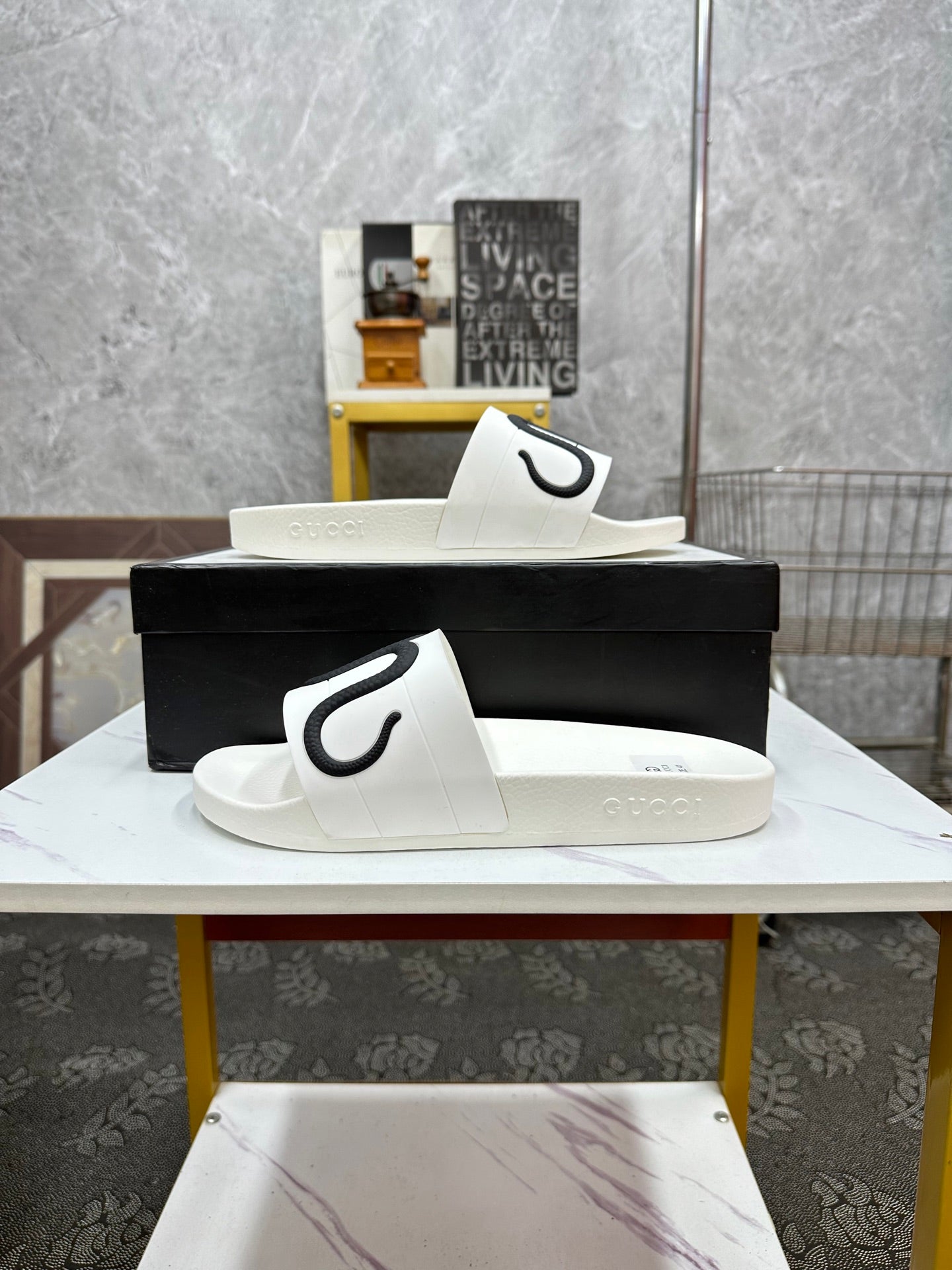 GG Men's Snake Embossed Slide White Black Rubber 540109