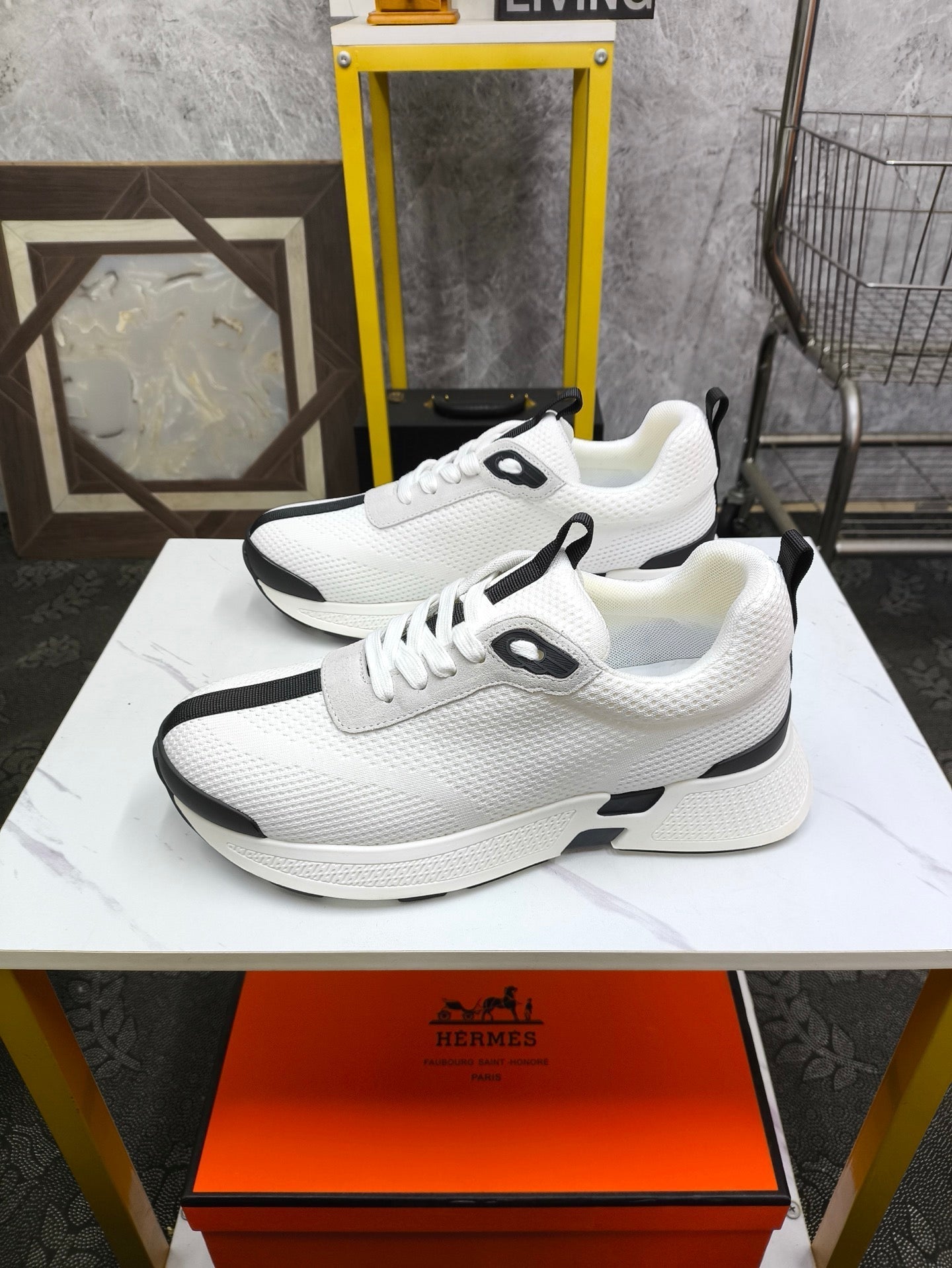 HM Men's Sneaker White Black Mesh Lambskin 543944