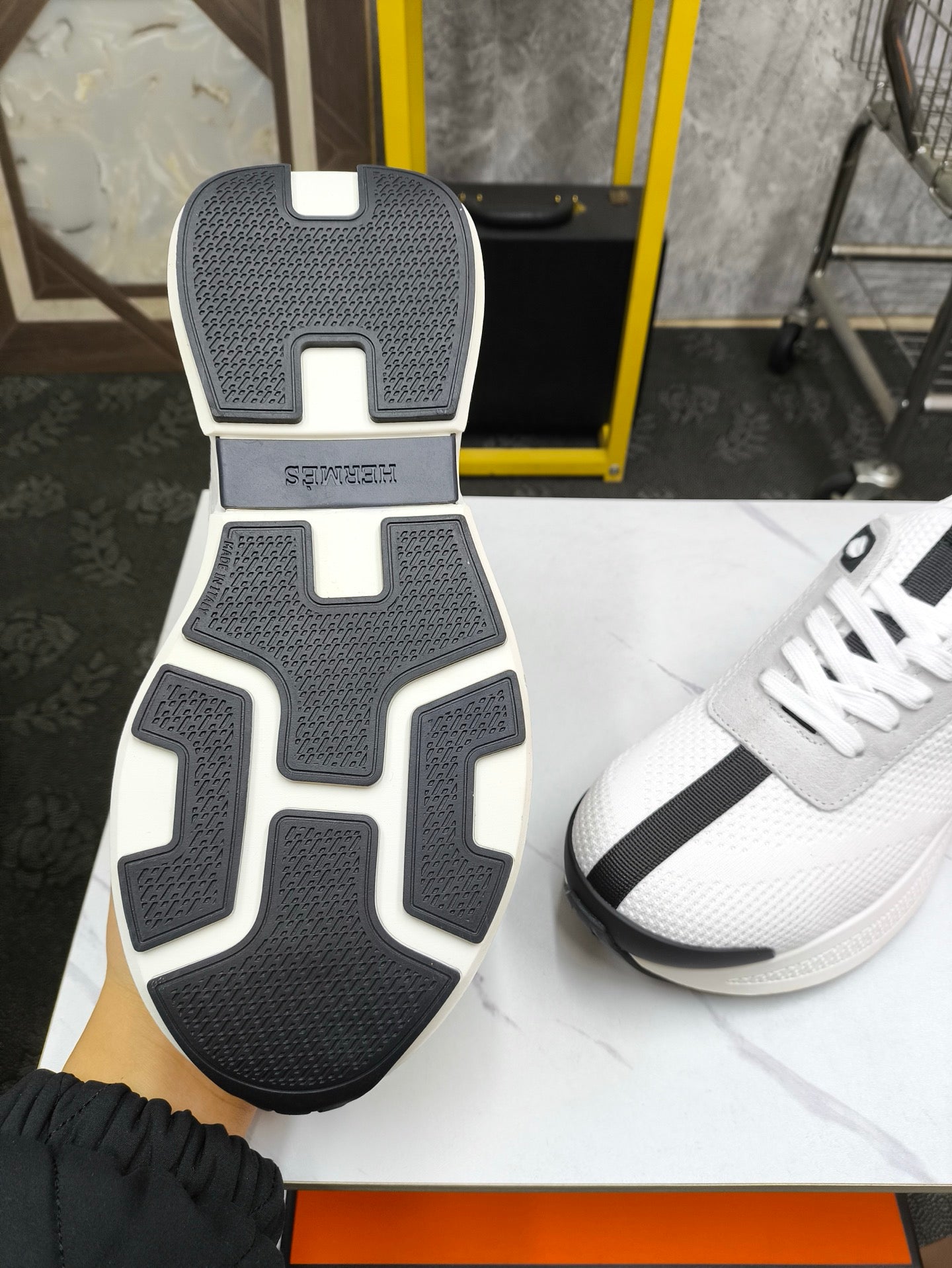 HM Men's Sneaker White Black Mesh Lambskin 543944