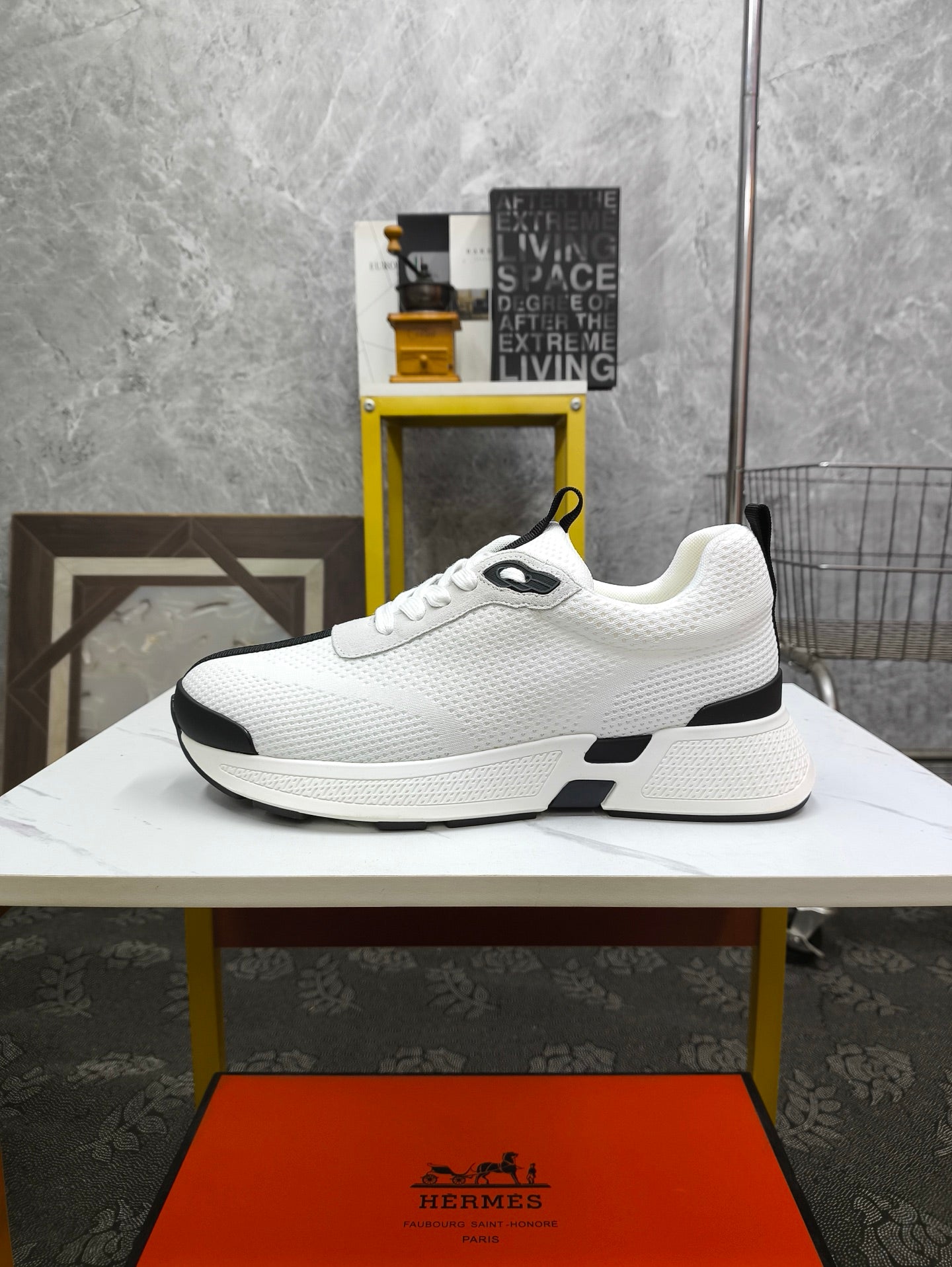 HM Men's Sneaker White Black Mesh Lambskin 543944