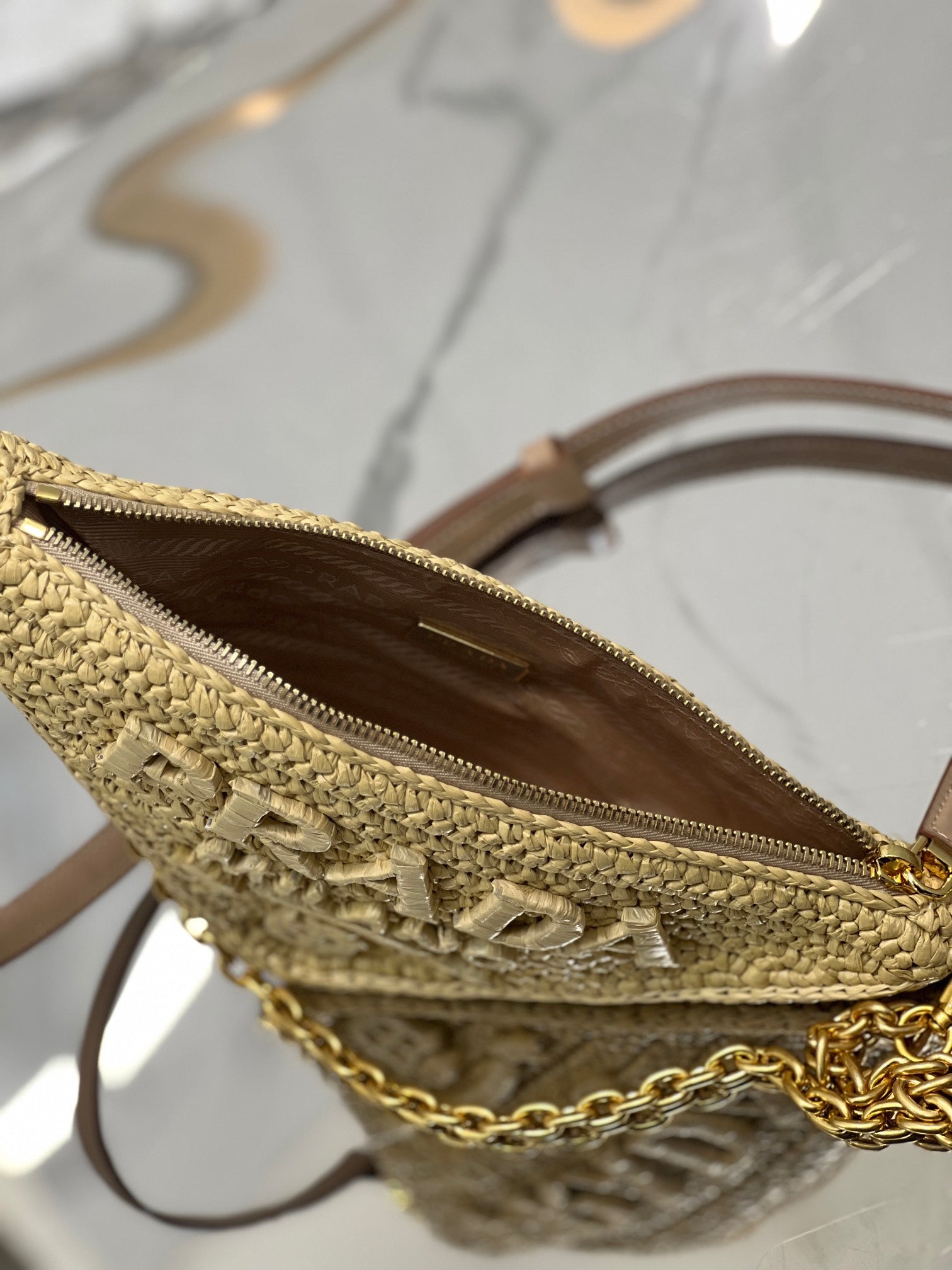 TRIANGLE BAG 26 IN BEIGE WOVEN RAFFIA GOLD CHAIN