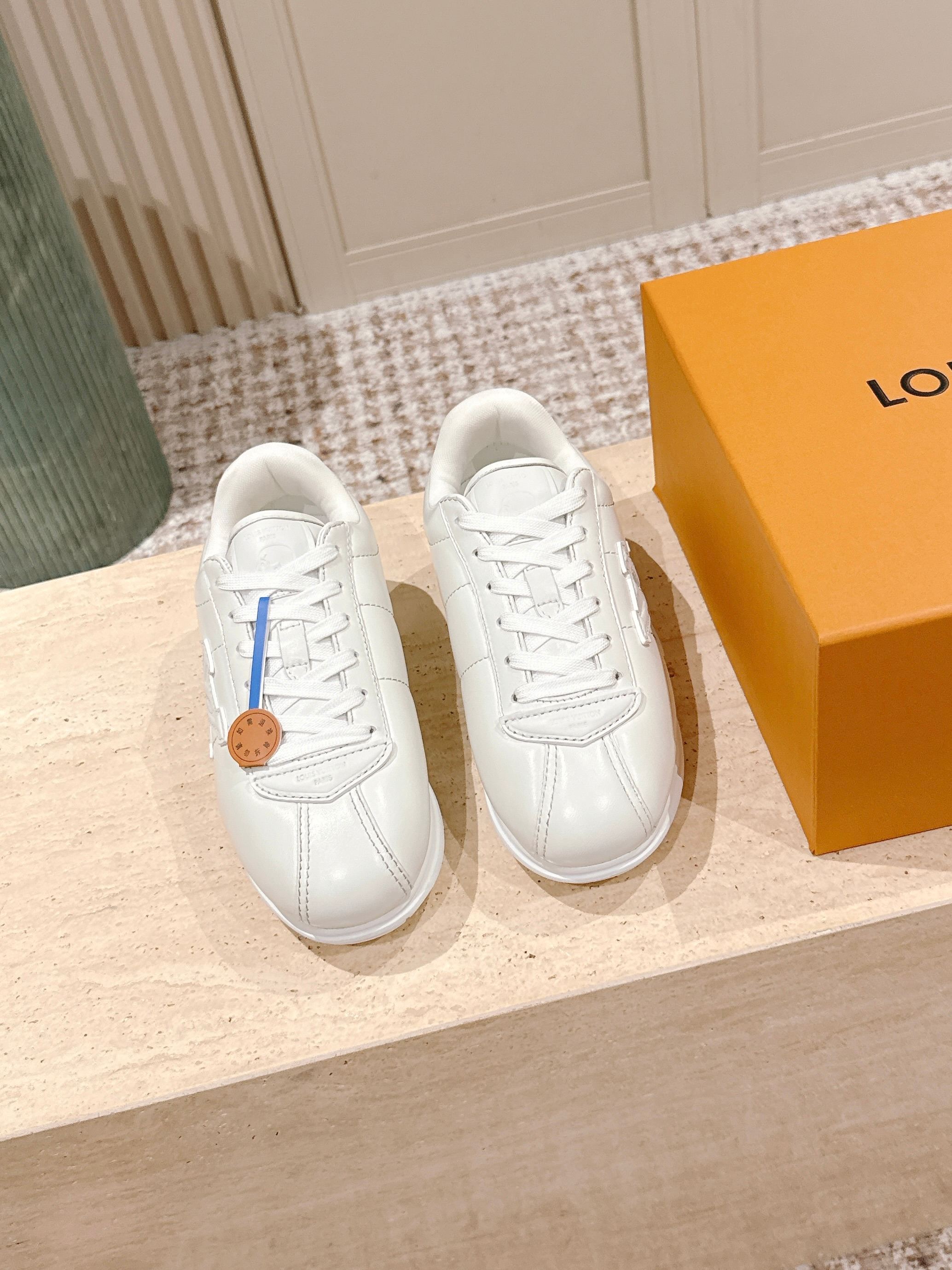 LV 25 Buttersoft Sneakers White Calfskin 576989