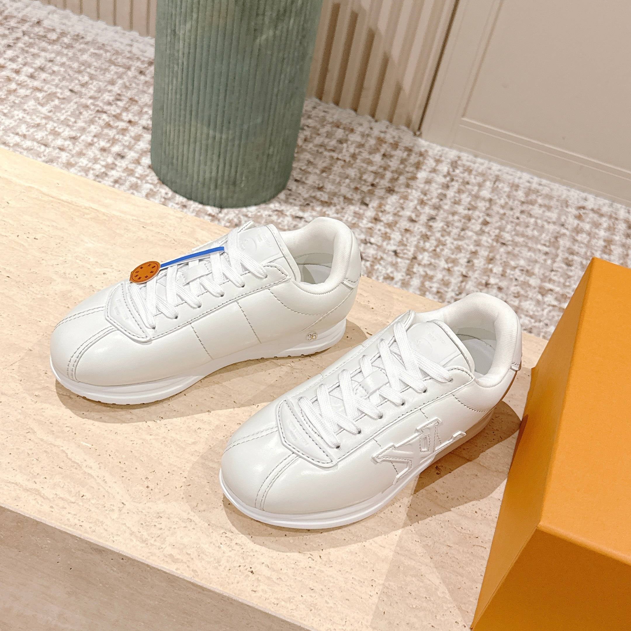 LV 25 Buttersoft Sneakers White Calfskin 576989
