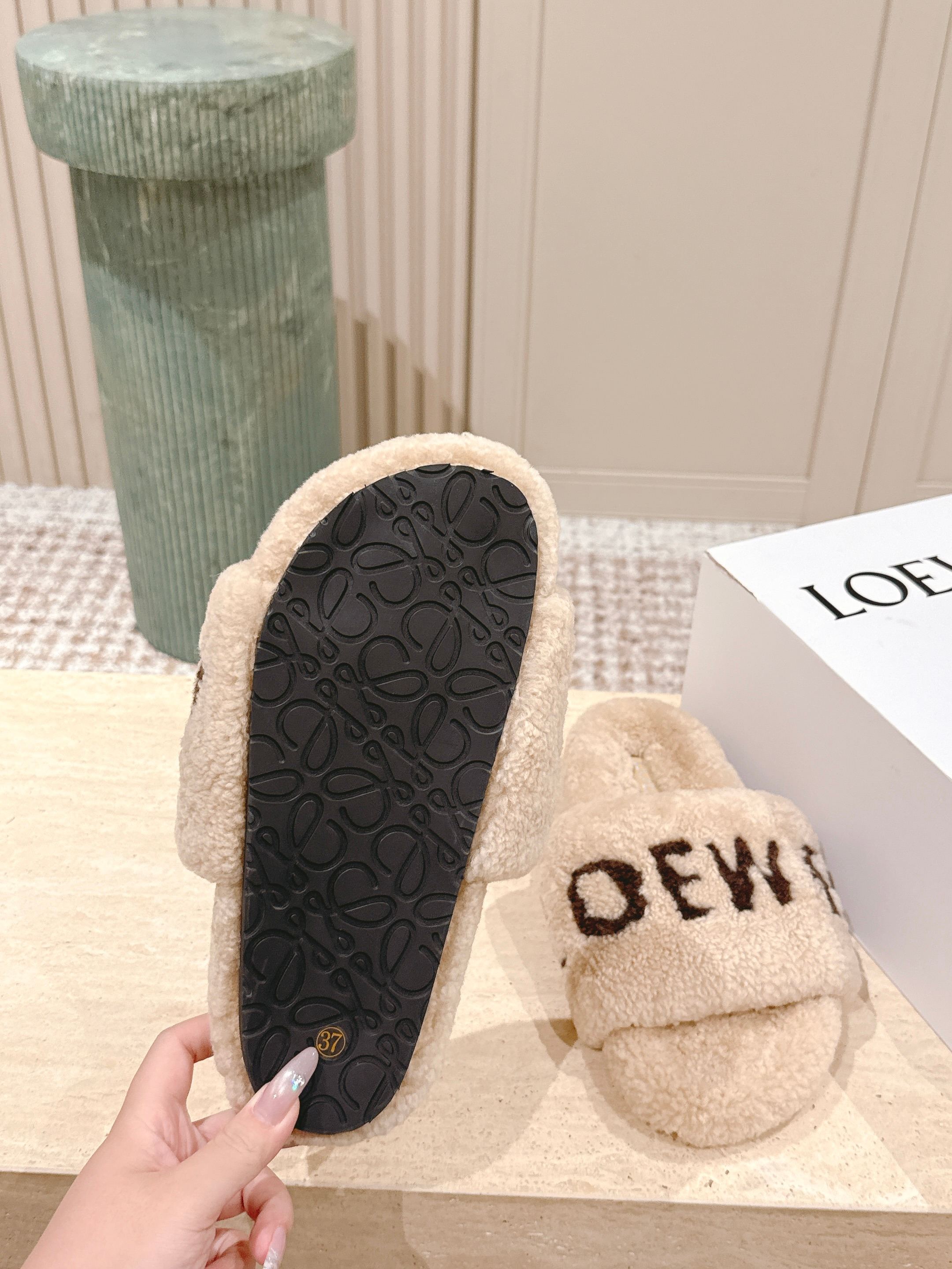 Loewe 2025 Fur Slipper Beige Wool 556017