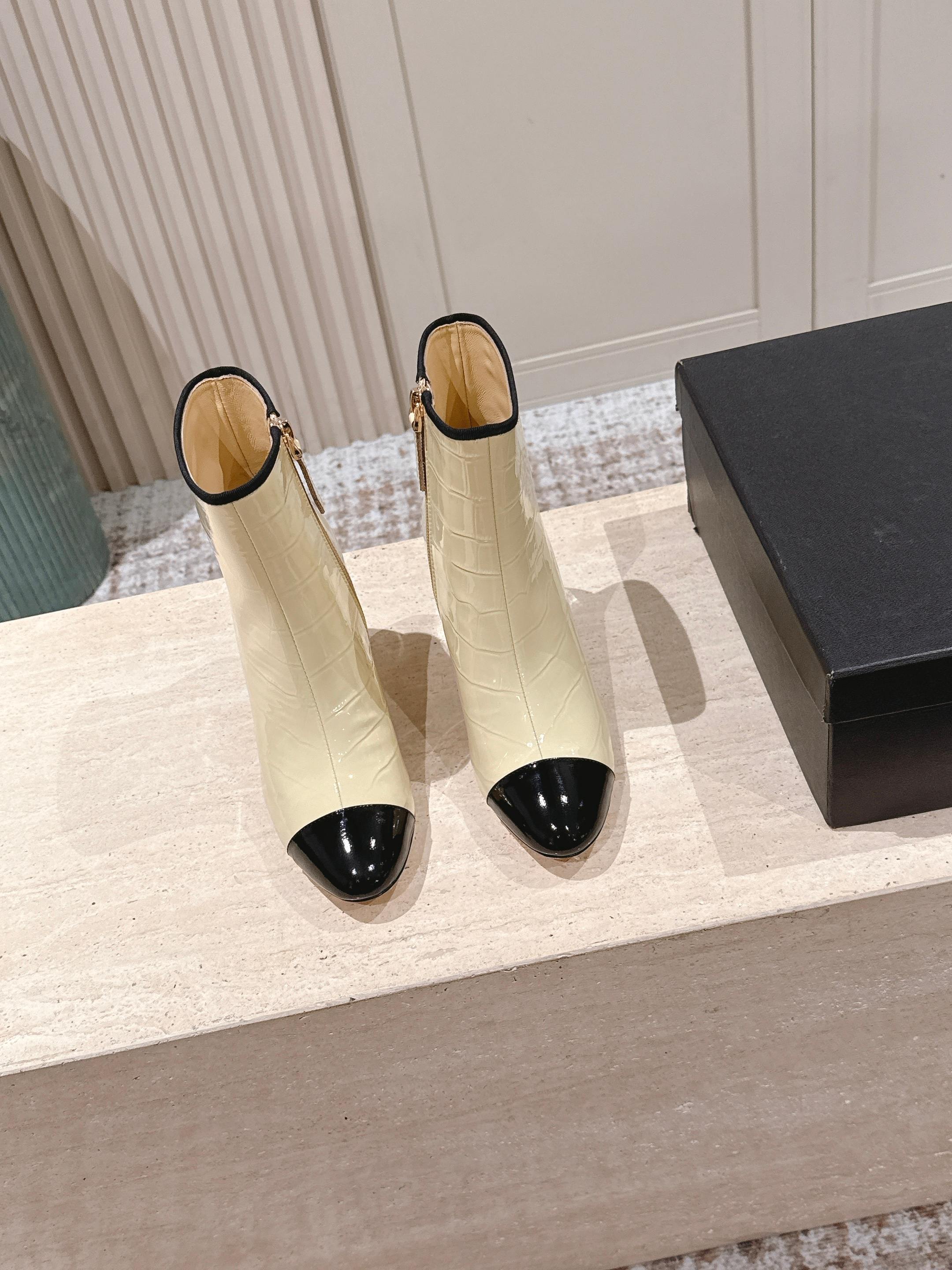 CC high-heeled ankle boots beige black patent calfskin 532832