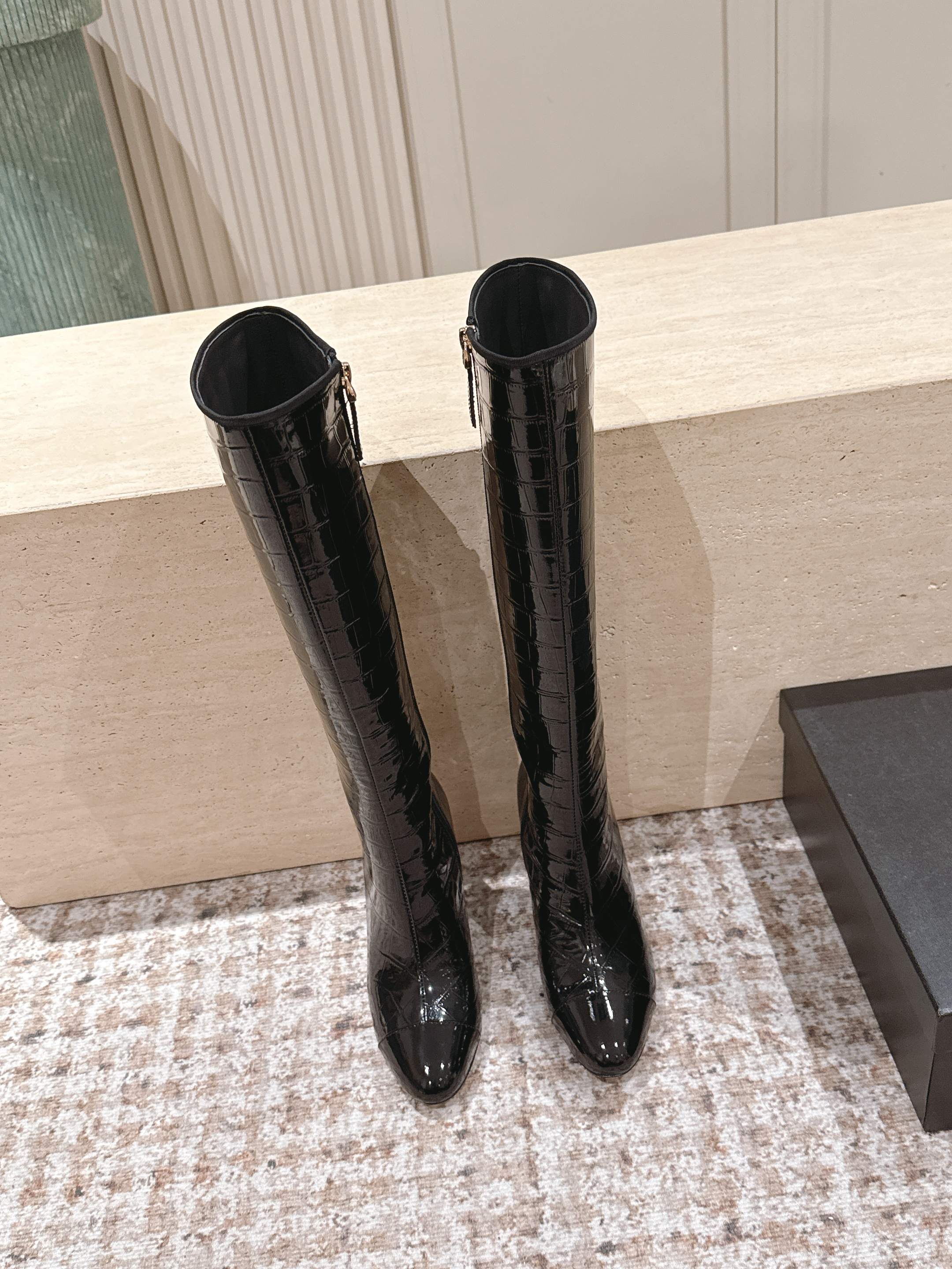 CC high-heeled boots black patent calfskin 532833