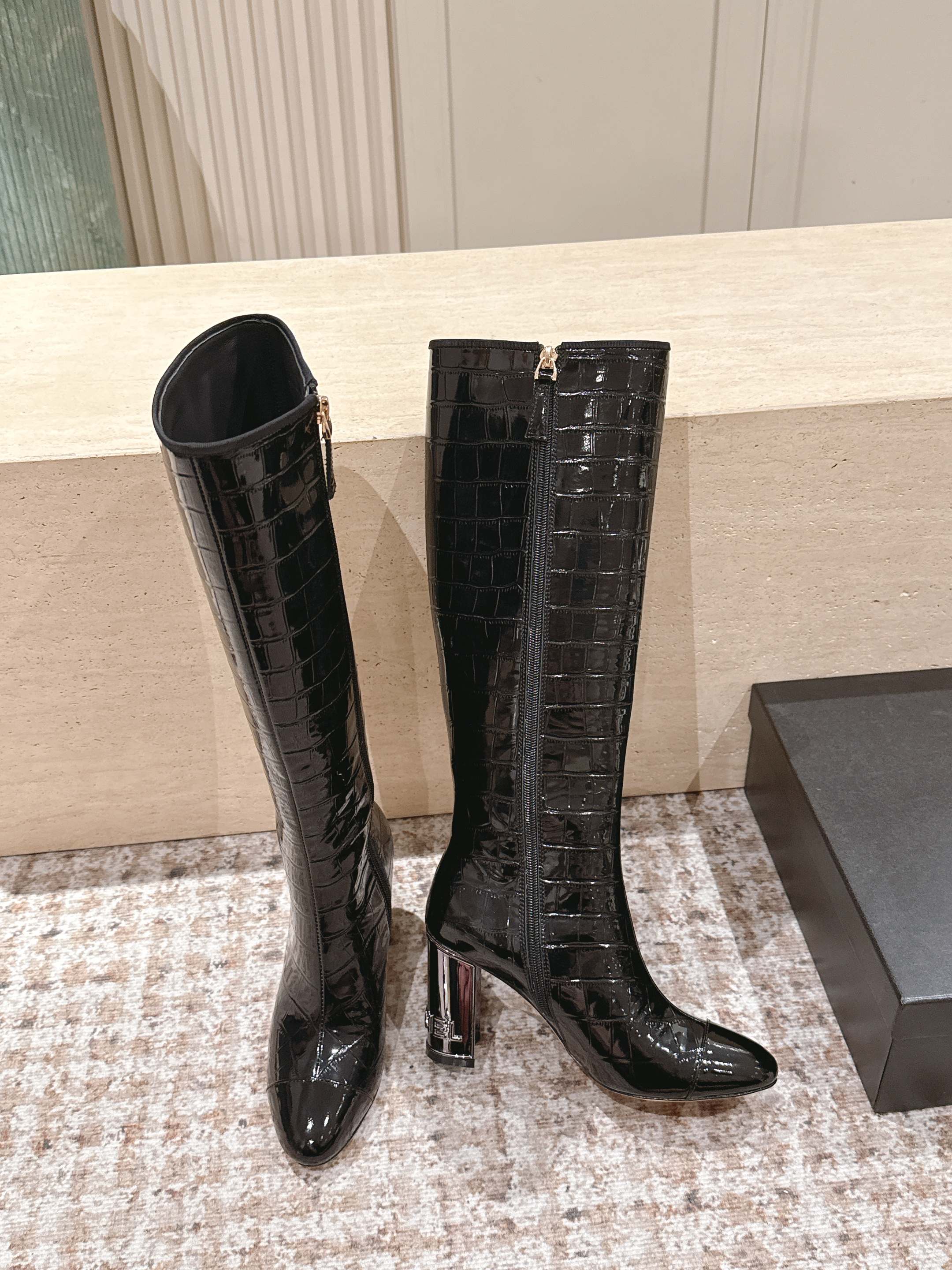 CC high-heeled boots black patent calfskin 532833