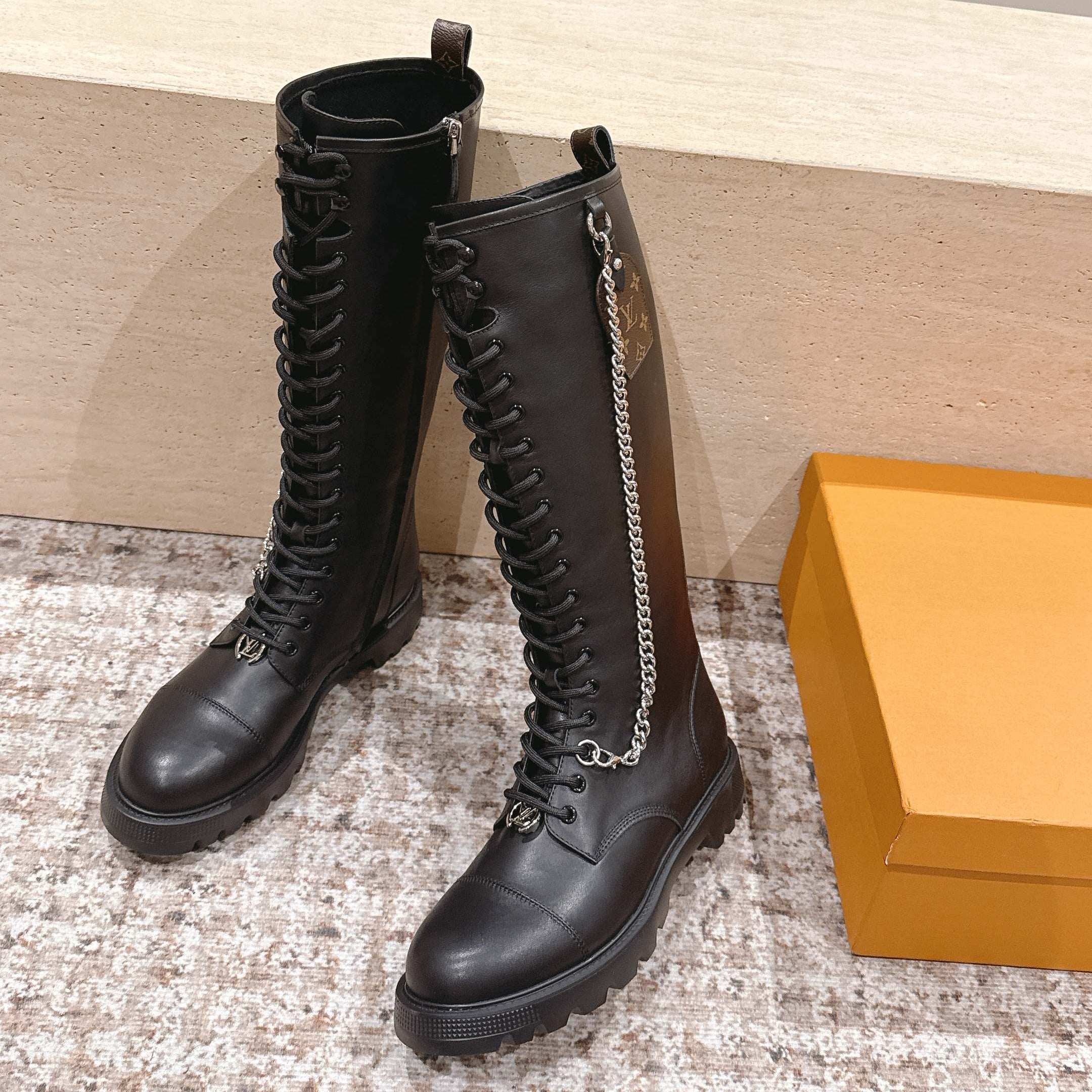 LV 25 Martin Boots Black Cowhide 576913