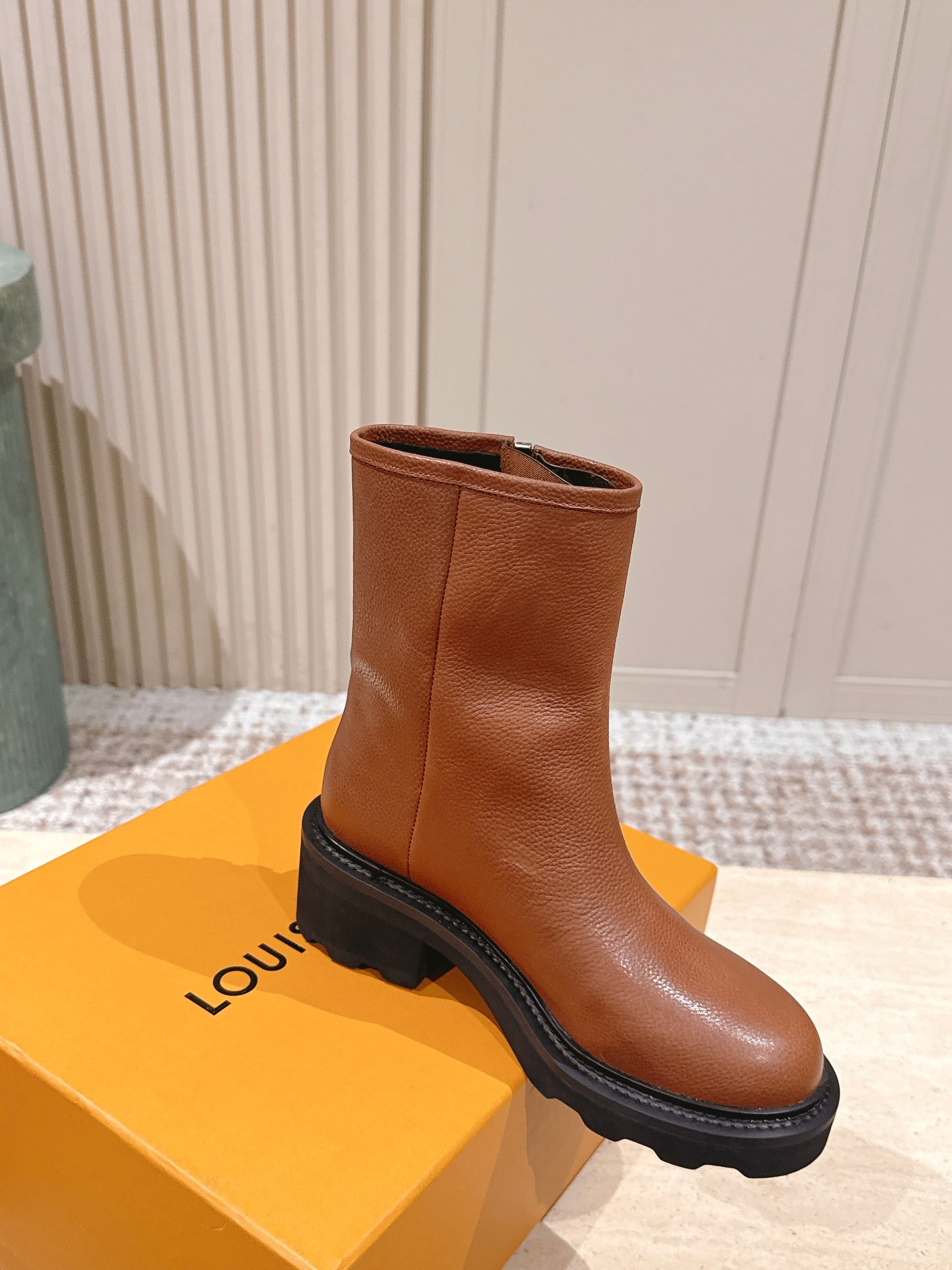 LV 25 Ankle Boots Tan Brown Cowhide 576917