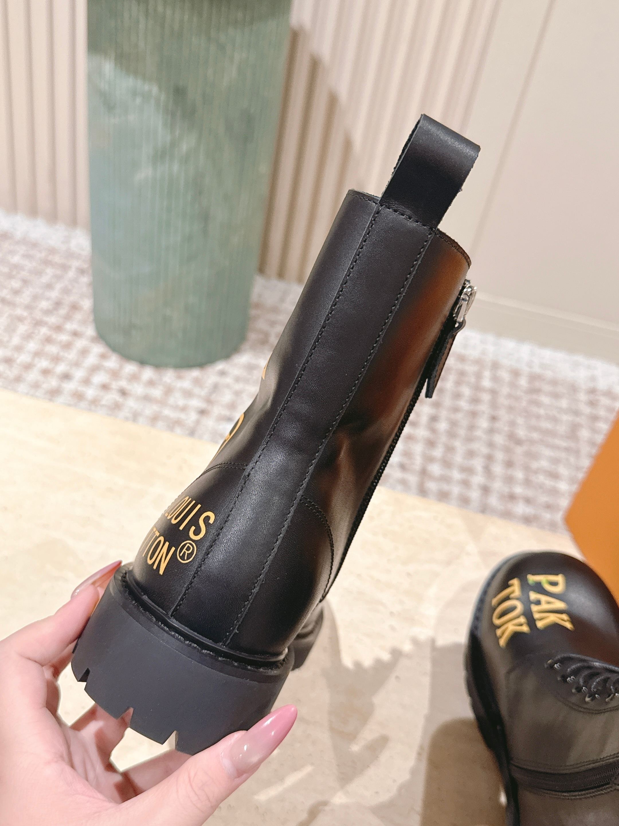 LV 25 Short Boots Black Cowhide 576921