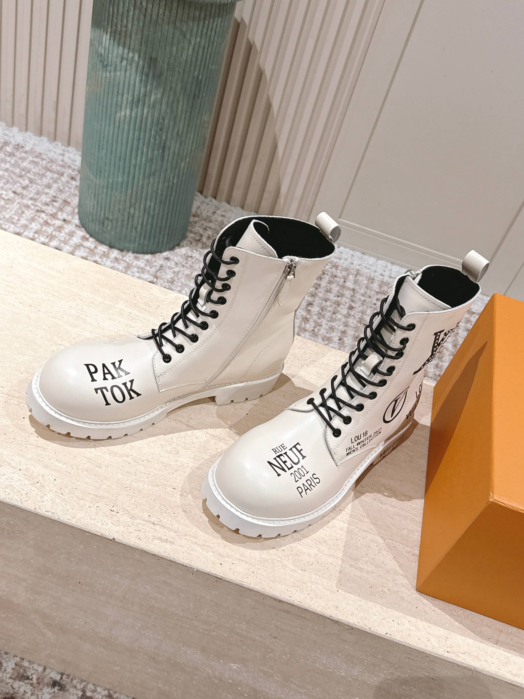 LV 25 Short Boots White Black Cowhide 576920