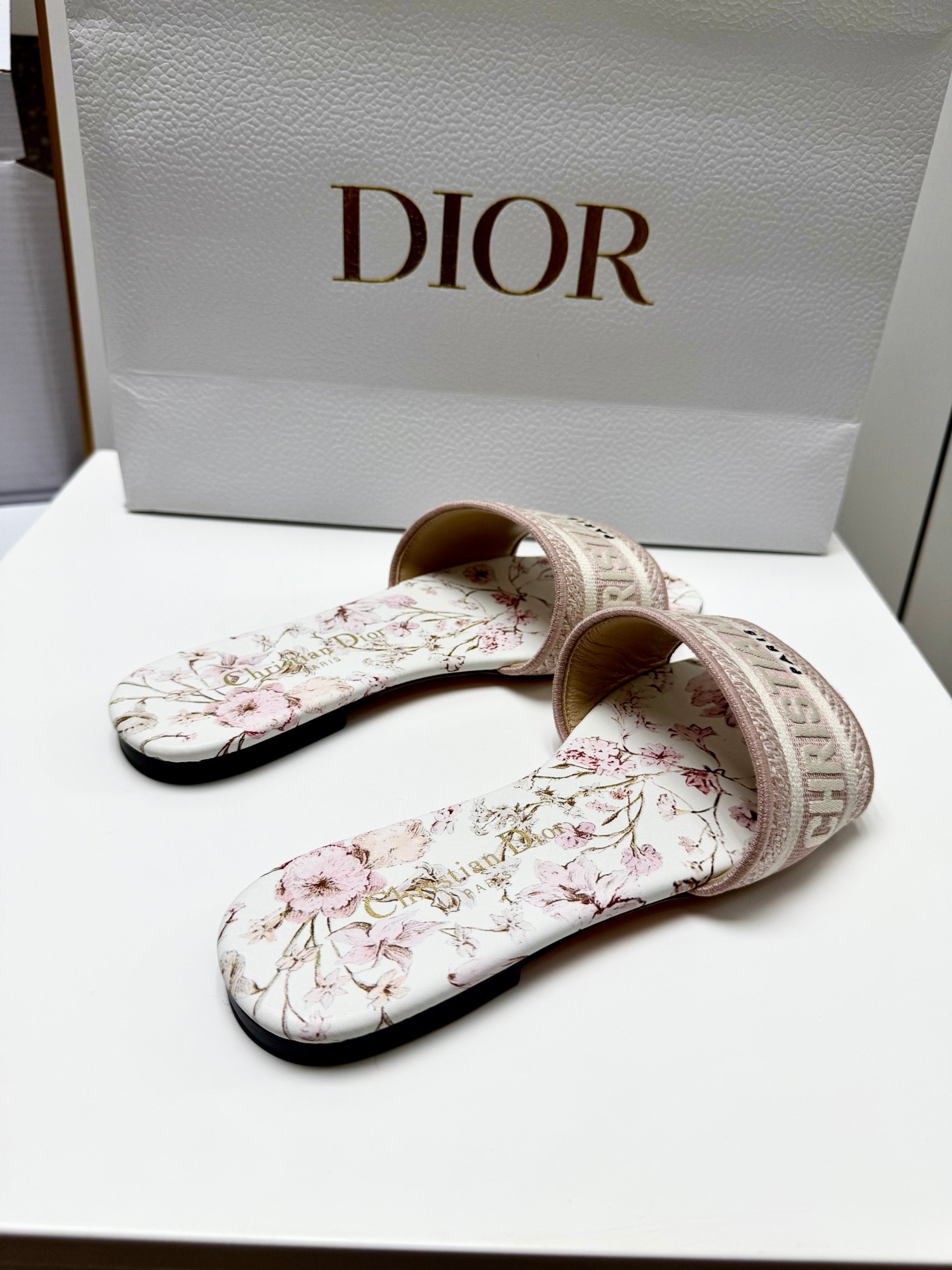 CD 26s Embroidered Sandals Pink Pastel Canvas Leather 683020