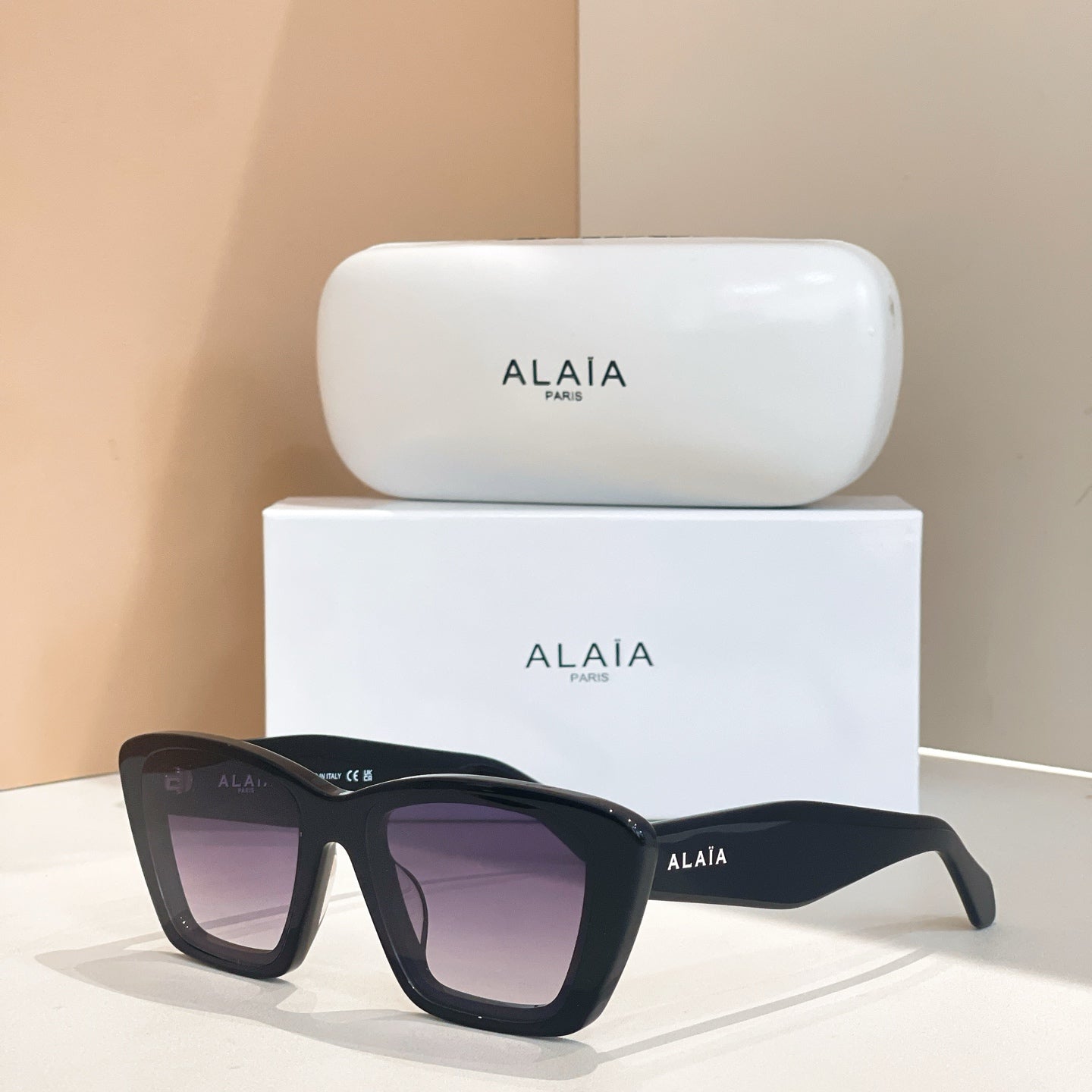 Alaia Sunglasses 666681