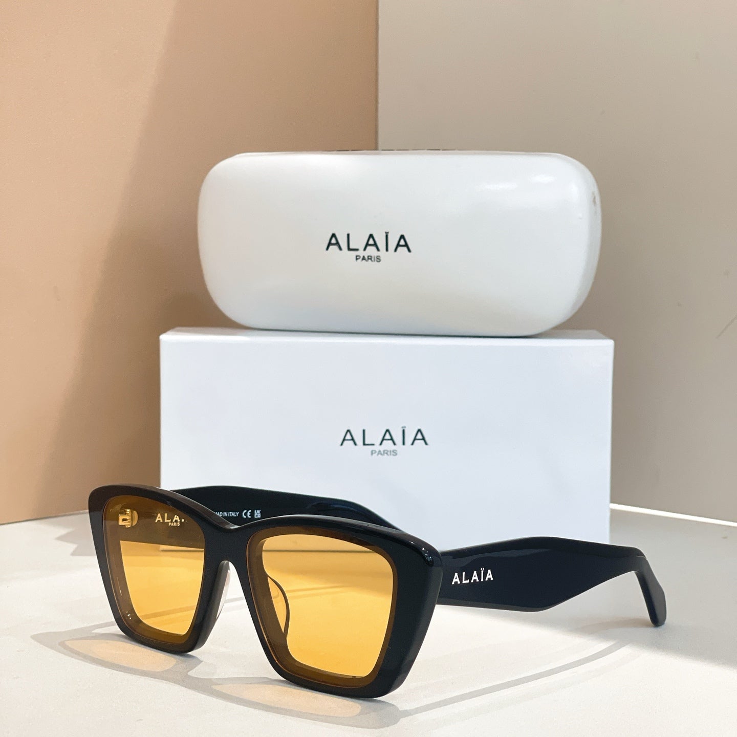 Alaia Sunglasses 666681