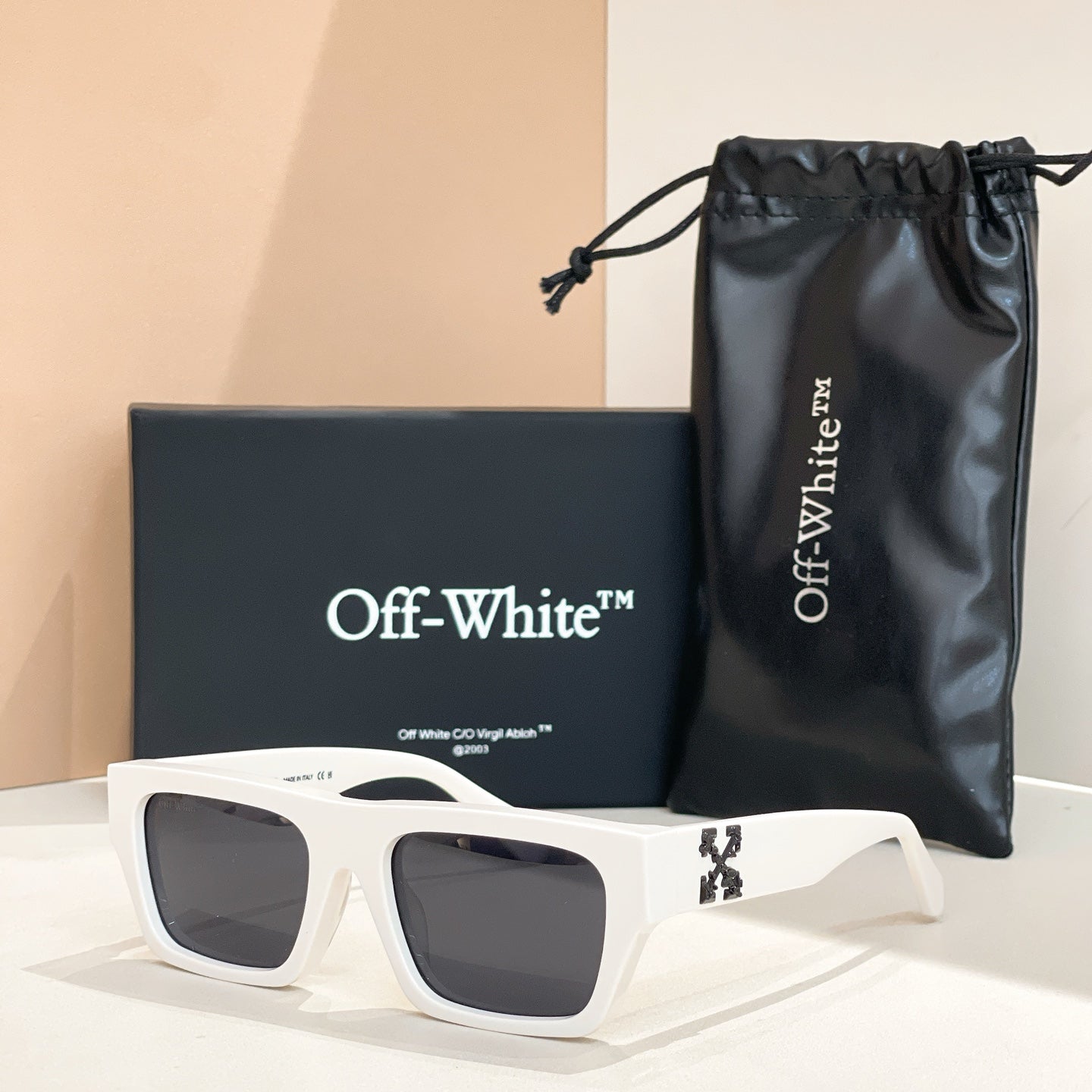 Off-white Sunglasses 666690