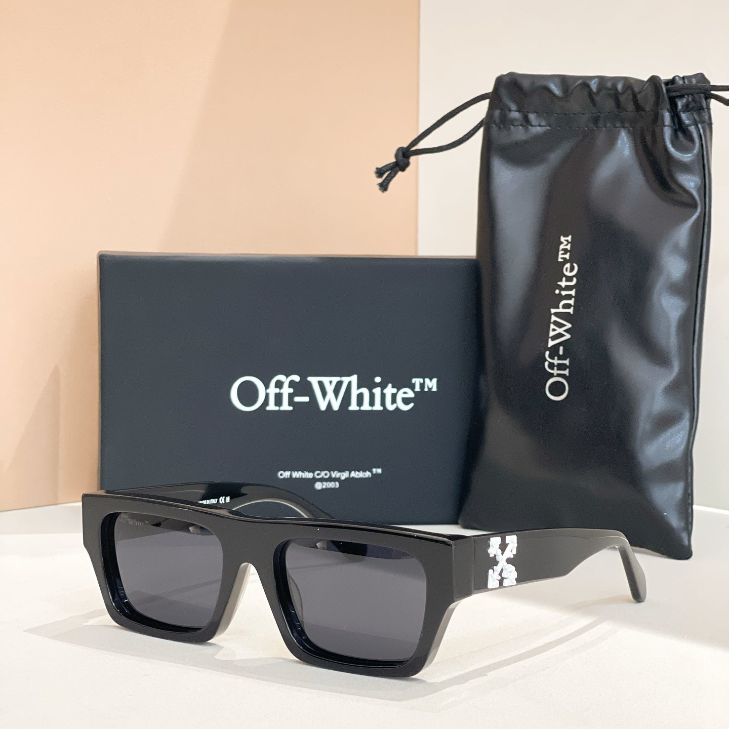 Off-white Sunglasses 666690