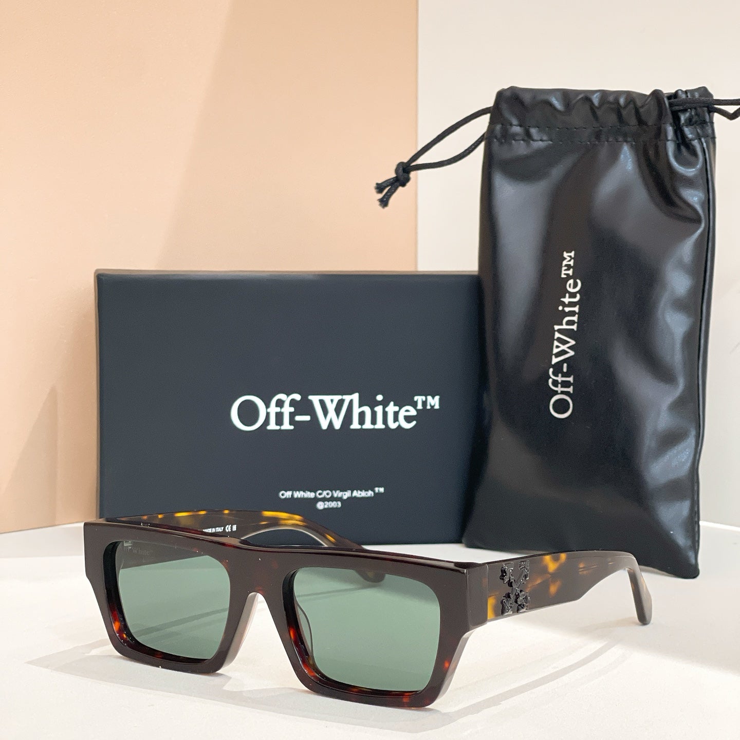 Off-white Sunglasses 666690