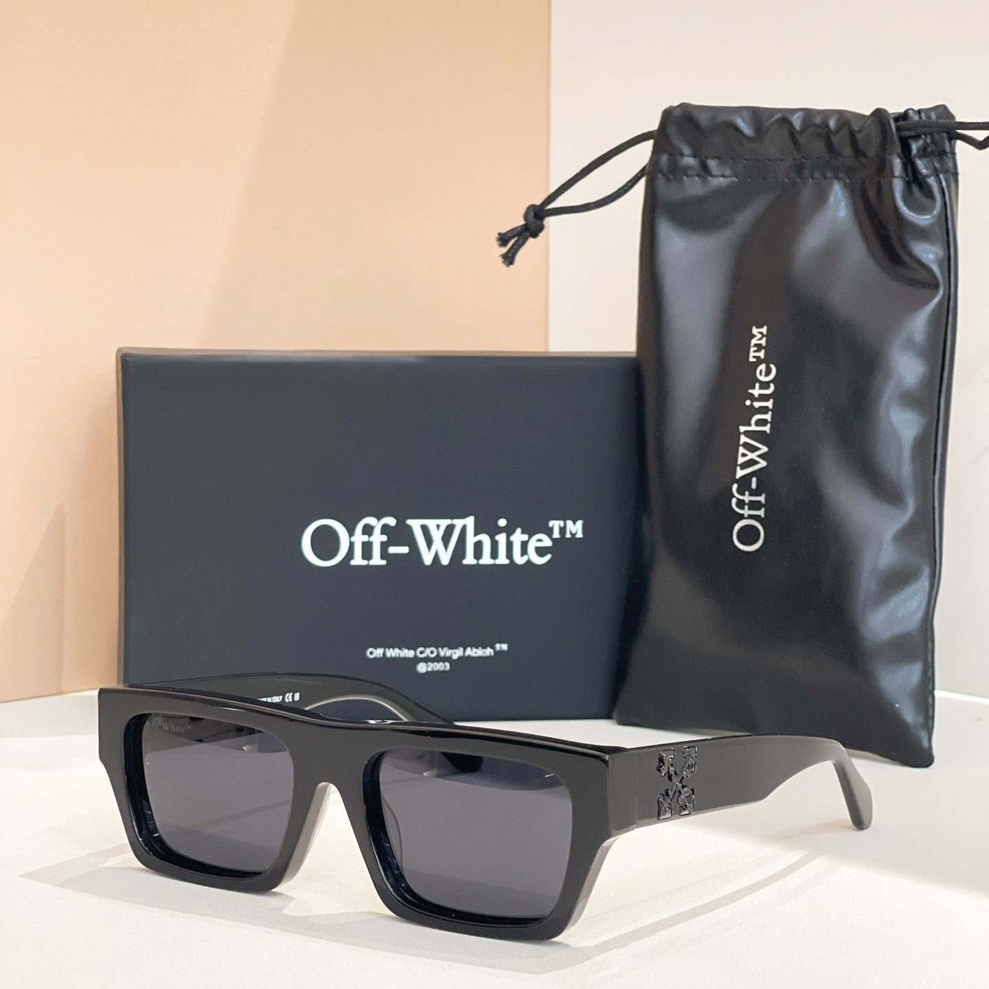 Off-white Sunglasses 666690