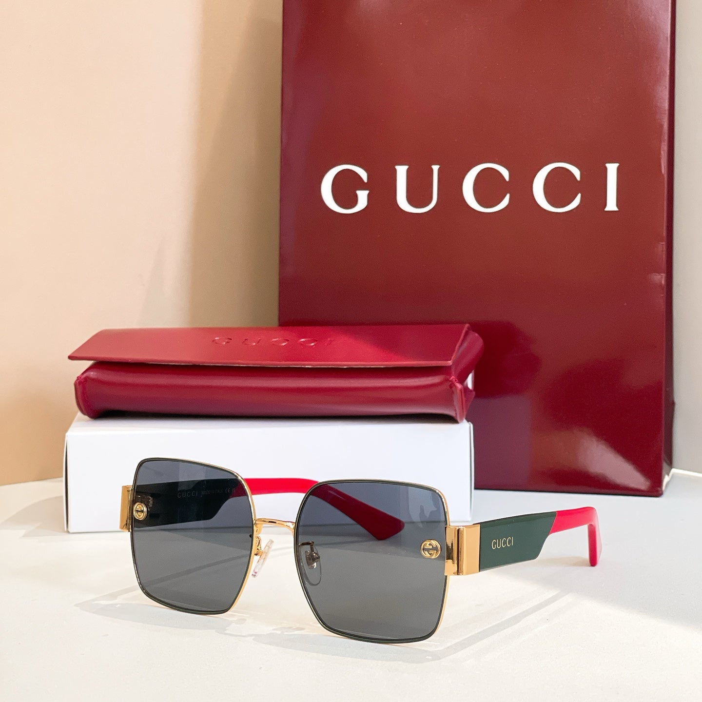 Gucci Sunglasses 677664