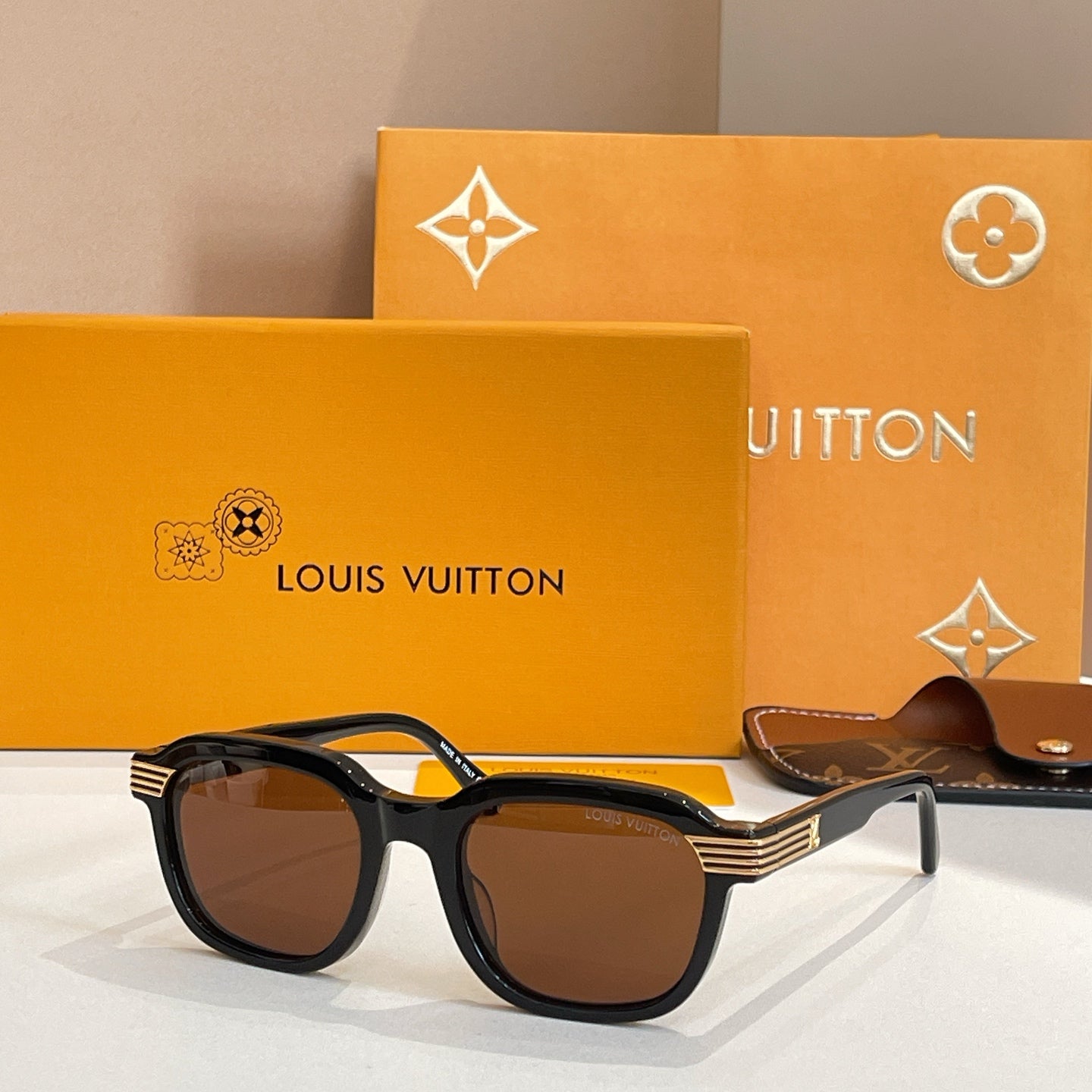Louis Vuitton Sunglasses 690916