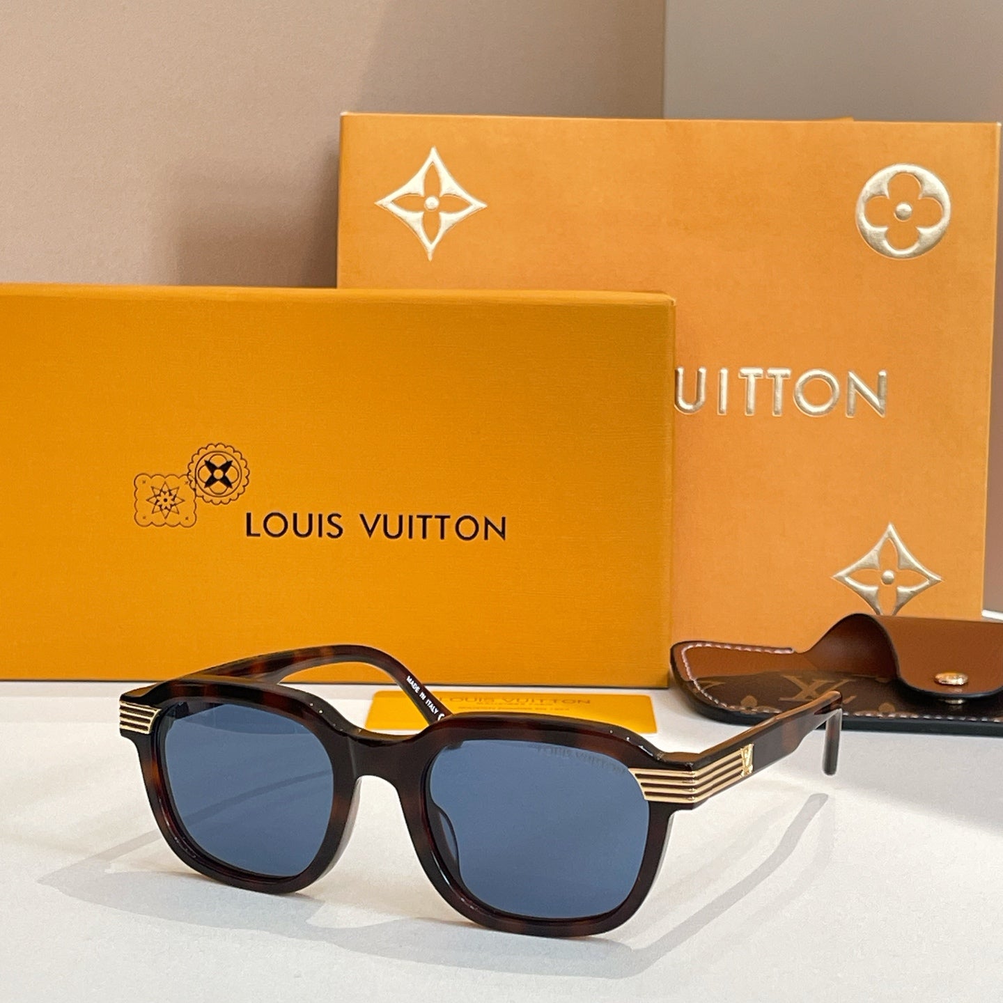 Louis Vuitton Sunglasses 690916