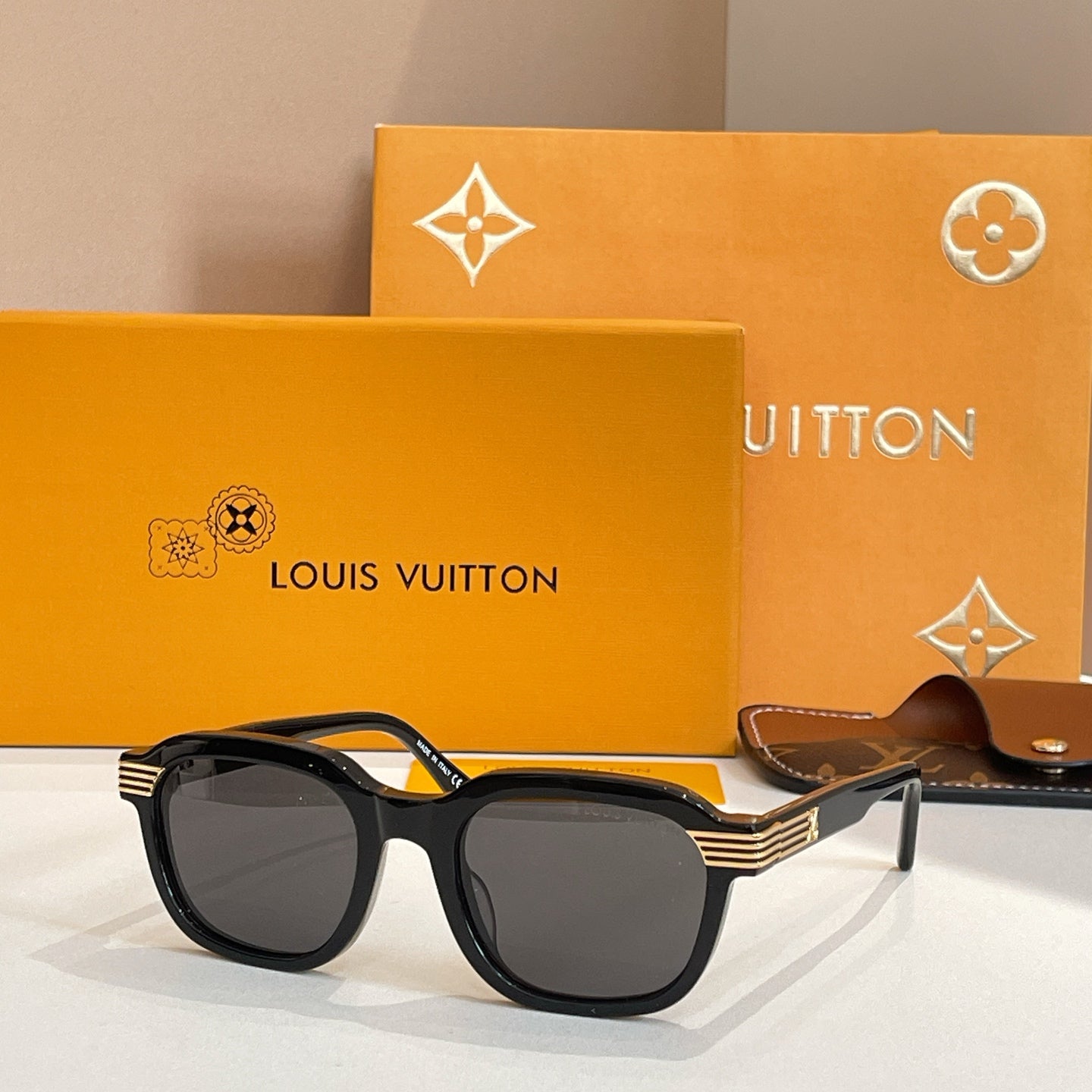 Louis Vuitton Sunglasses 690916