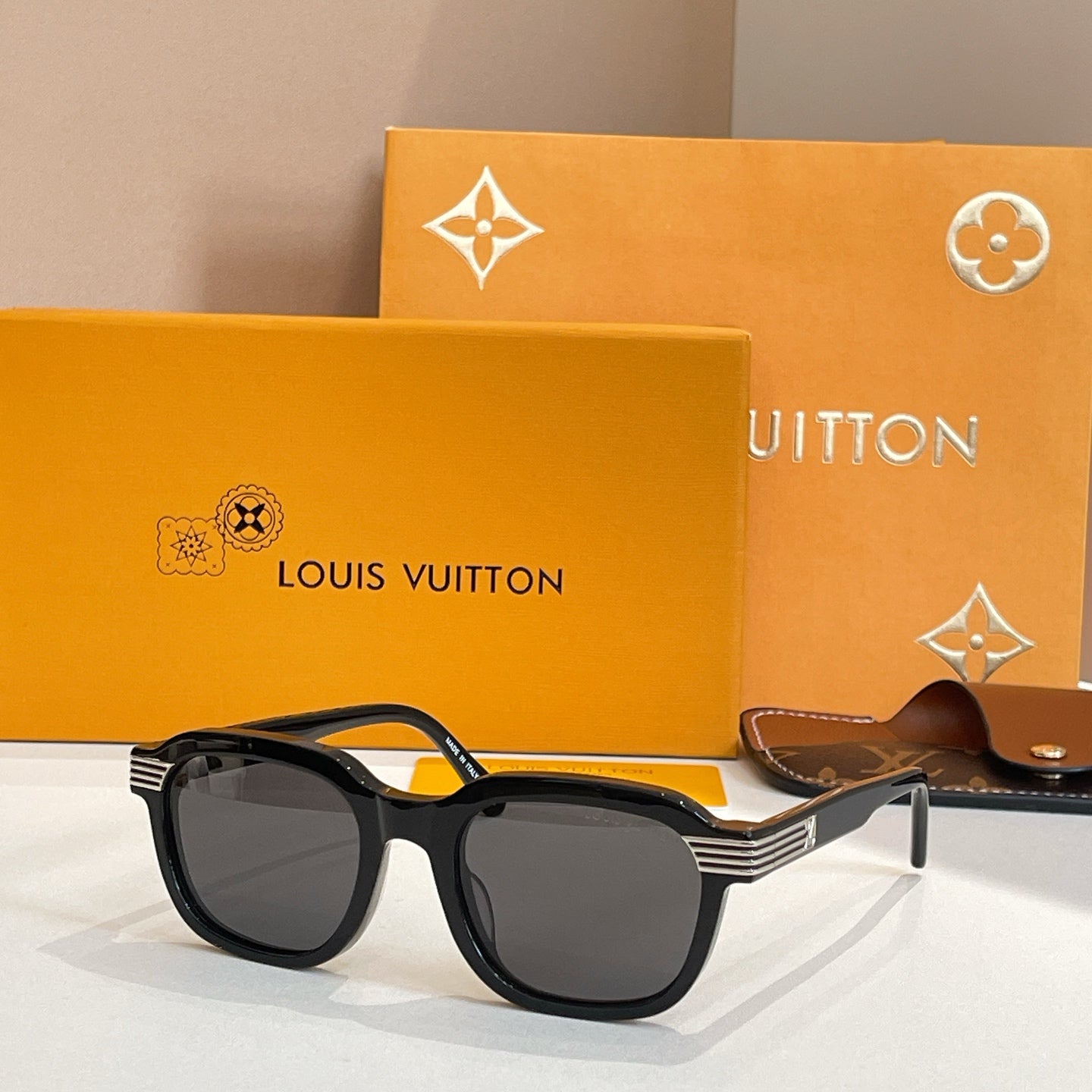 Louis Vuitton Sunglasses 690916