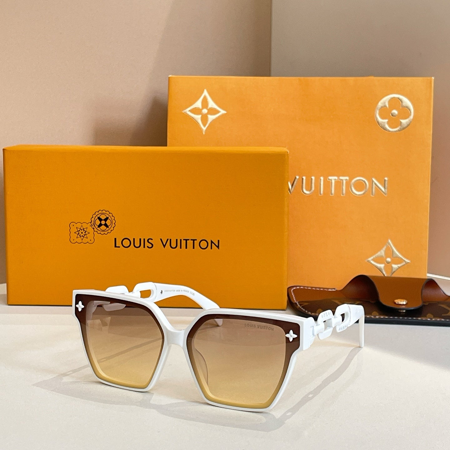 Louis Vuitton Sunglasses 690927