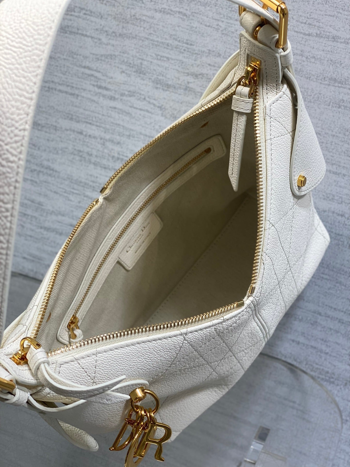 Dior 2025 Voyage Bag 23cm White Grained Calfskin 267760